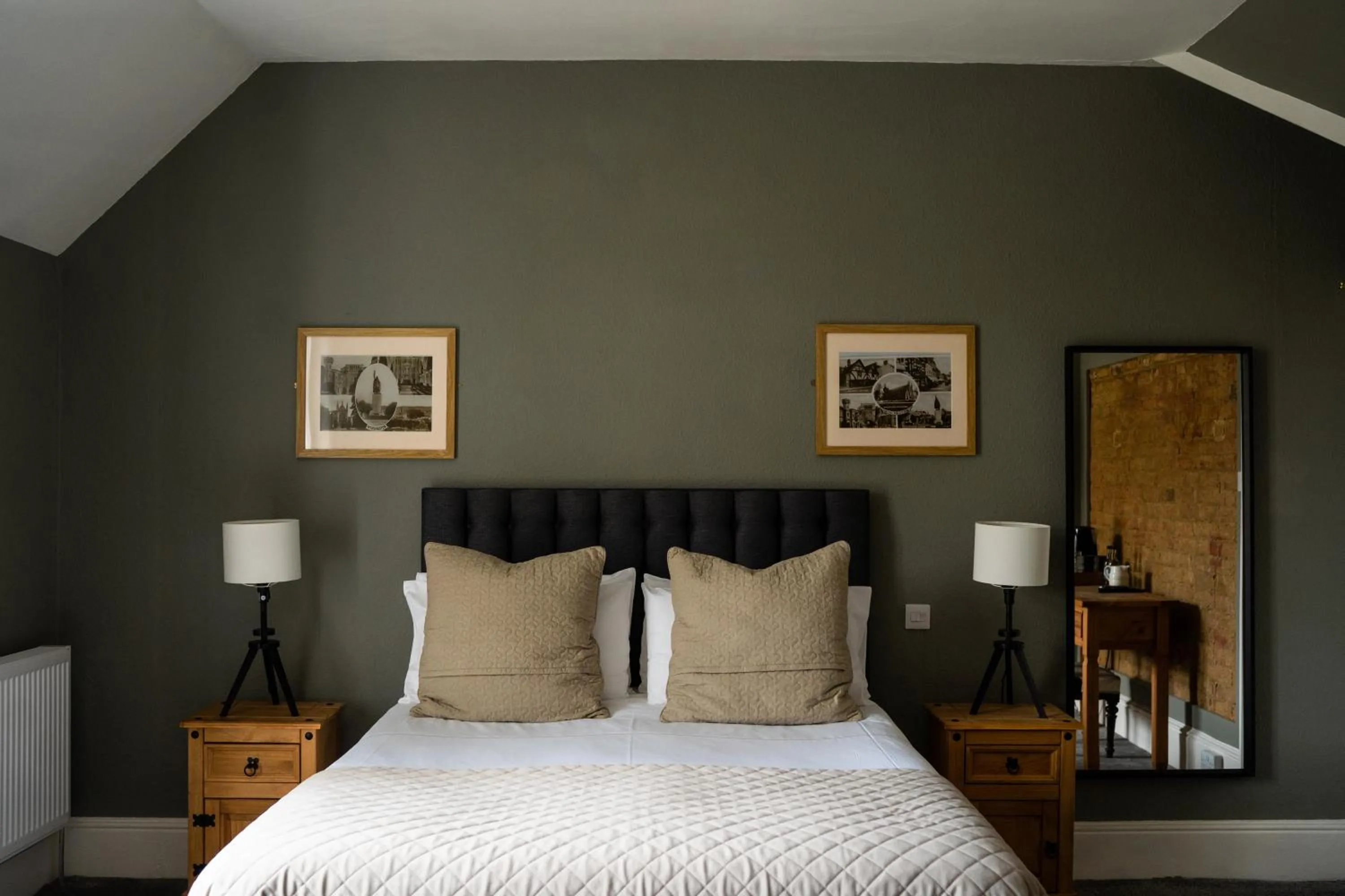 Bed in The Plough Itchen Abbas