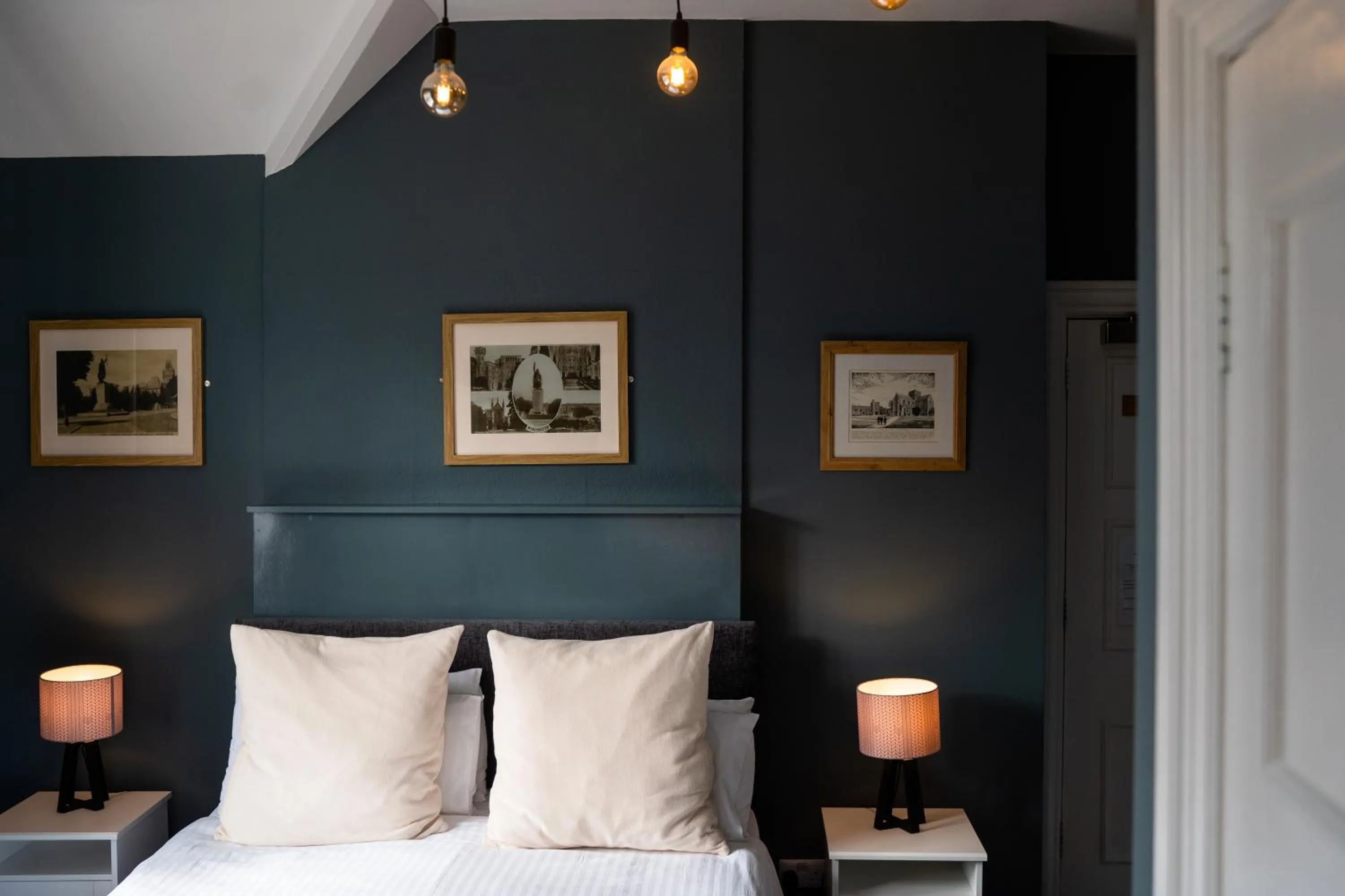 Bed in The Plough Itchen Abbas