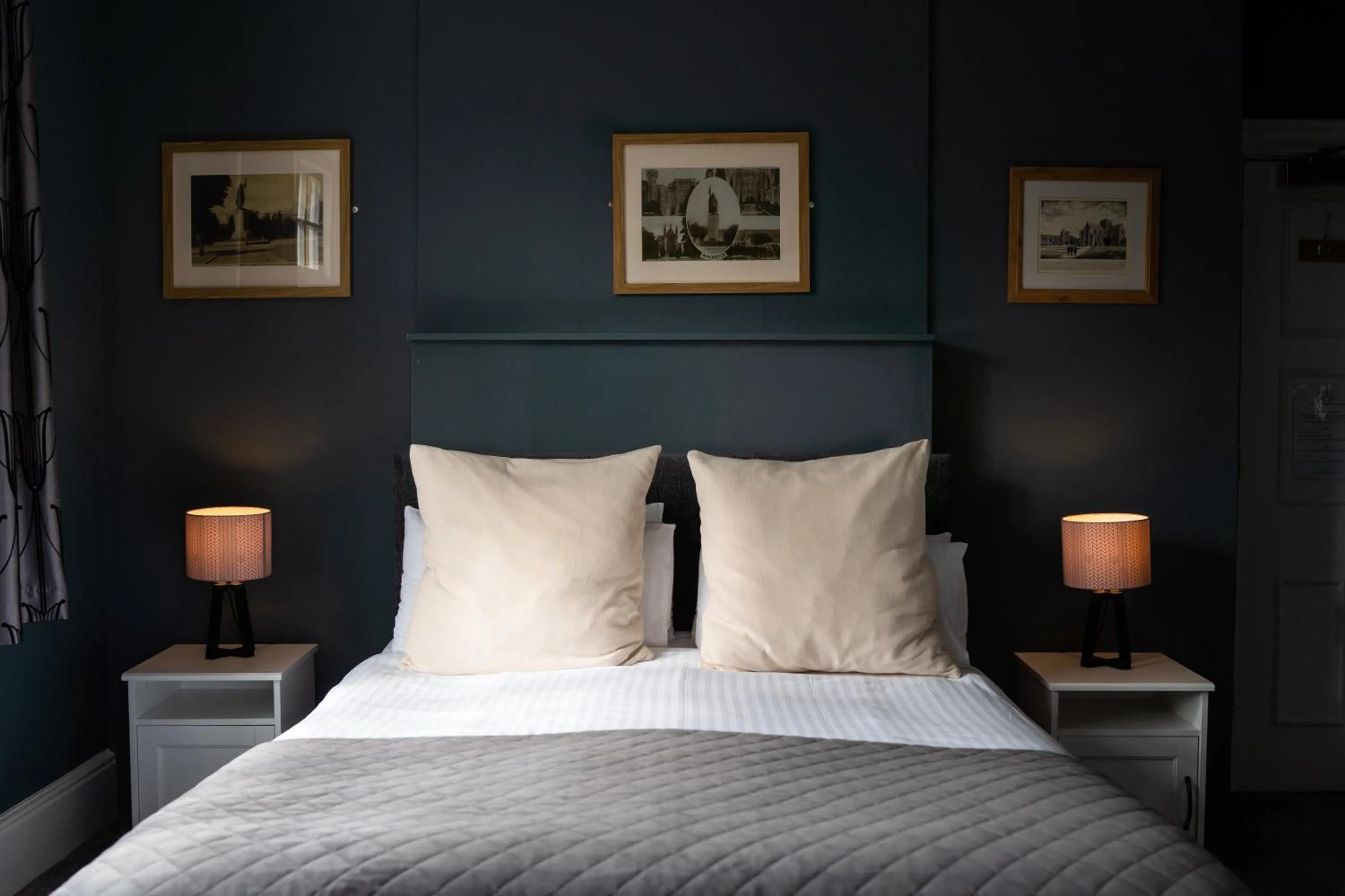 Bed in The Plough Itchen Abbas