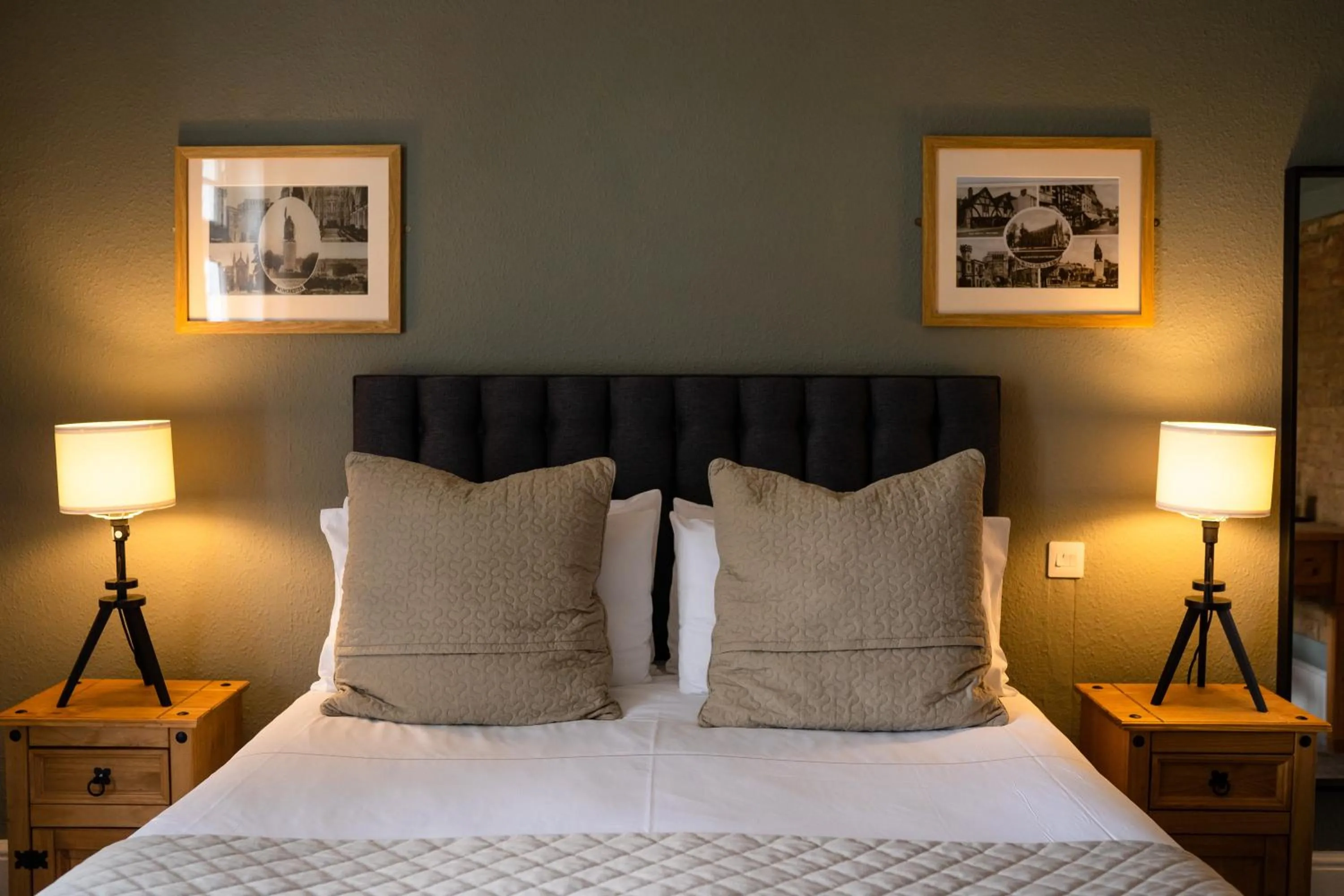 Bed in The Plough Itchen Abbas