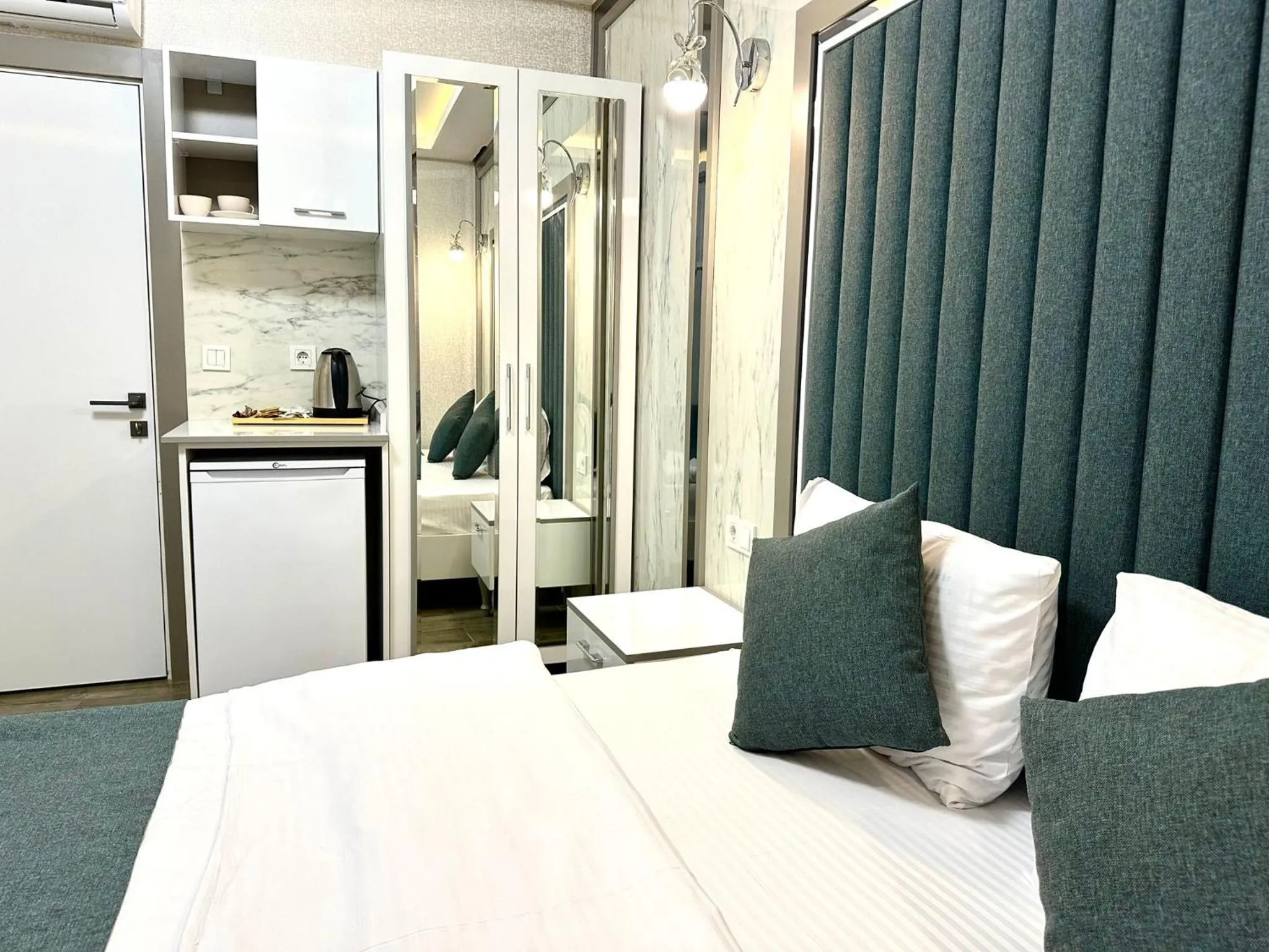 minibar, Bed in gazelle suites