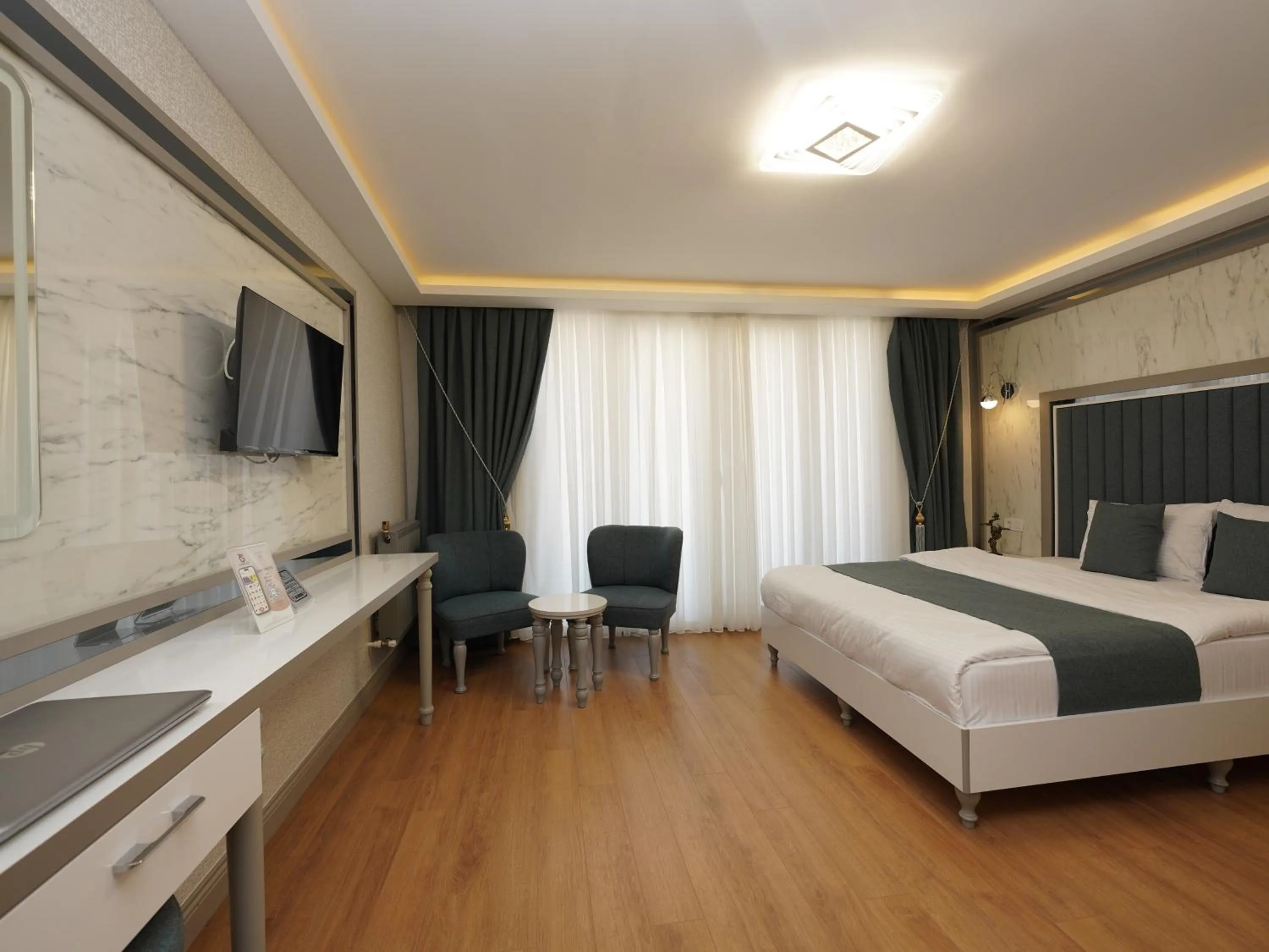 Photo of the whole room, Bed in gazelle suites