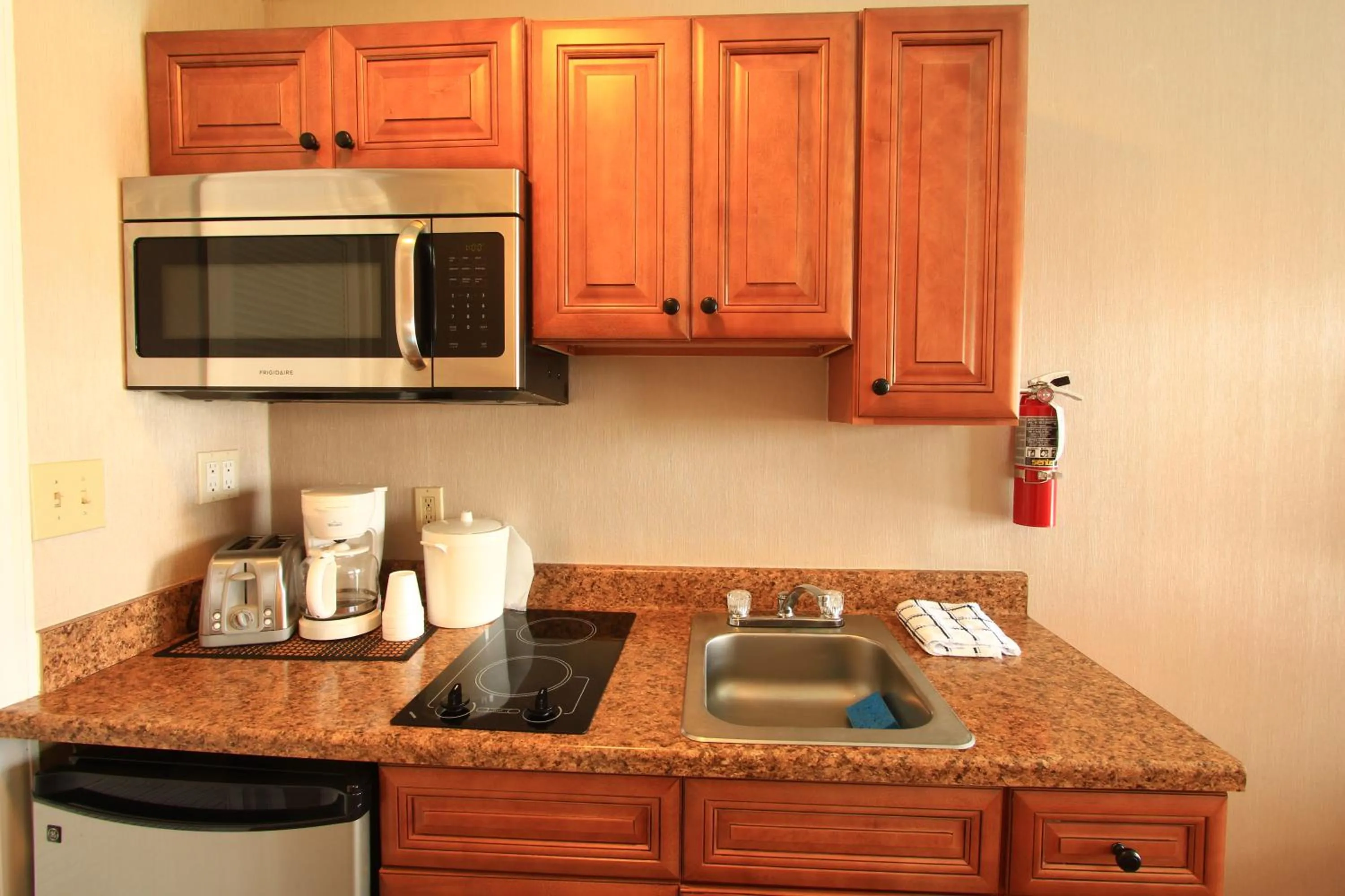 Kitchen or kitchenette in Colton Court Motor Inn