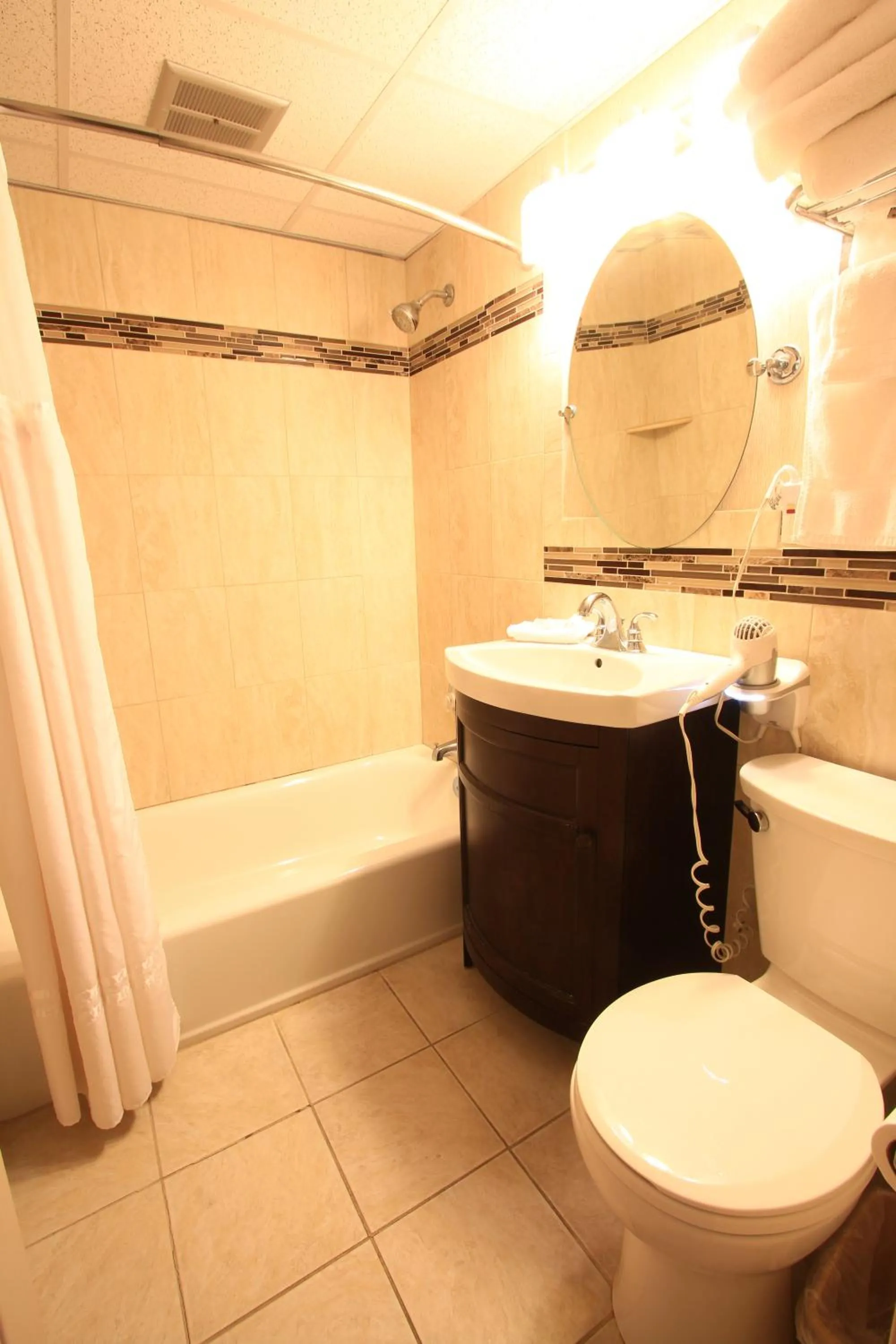Bathroom in Colton Court Motor Inn