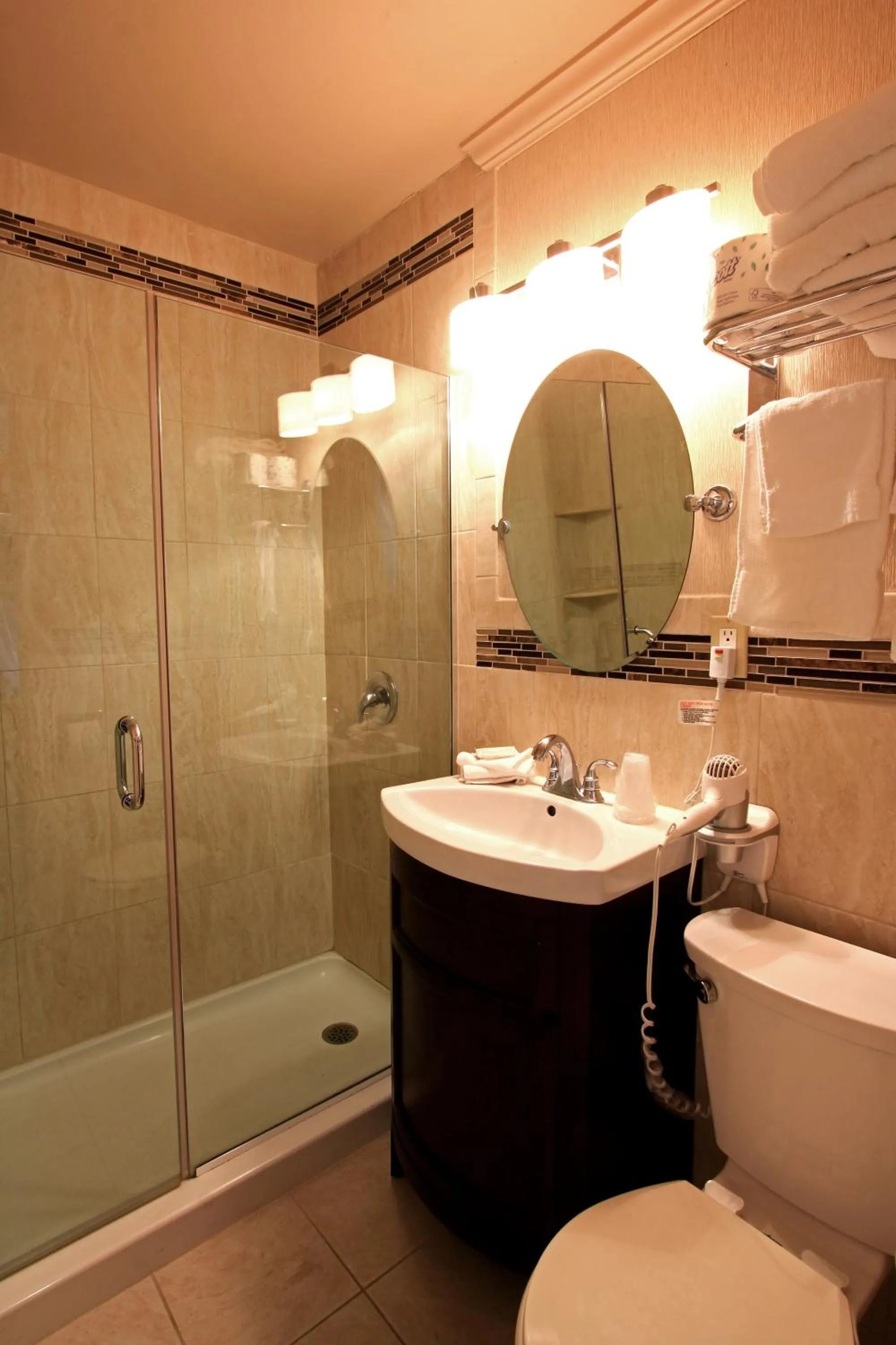 Bathroom in Colton Court Motor Inn