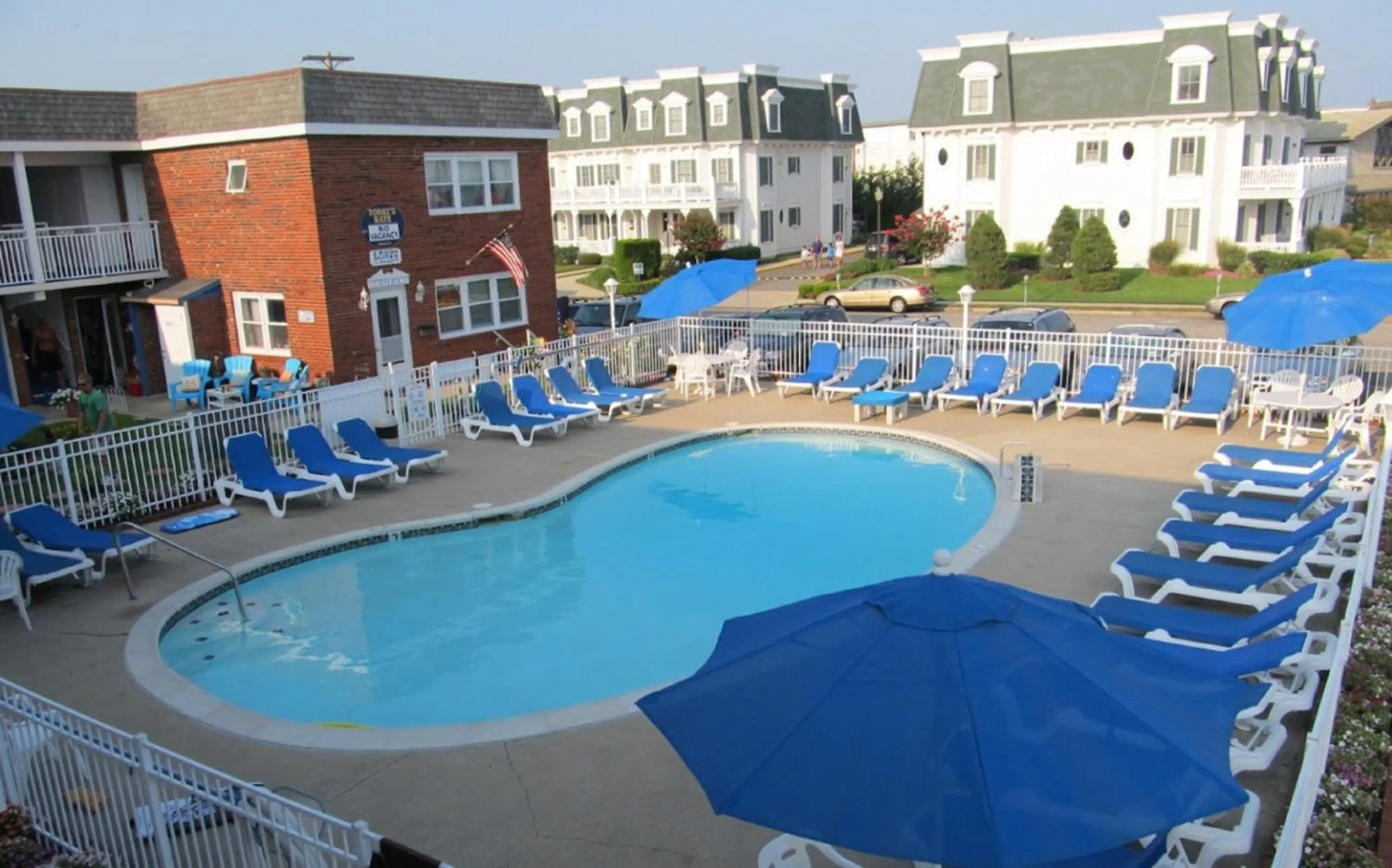 Swimming pool in Colton Court Motor Inn