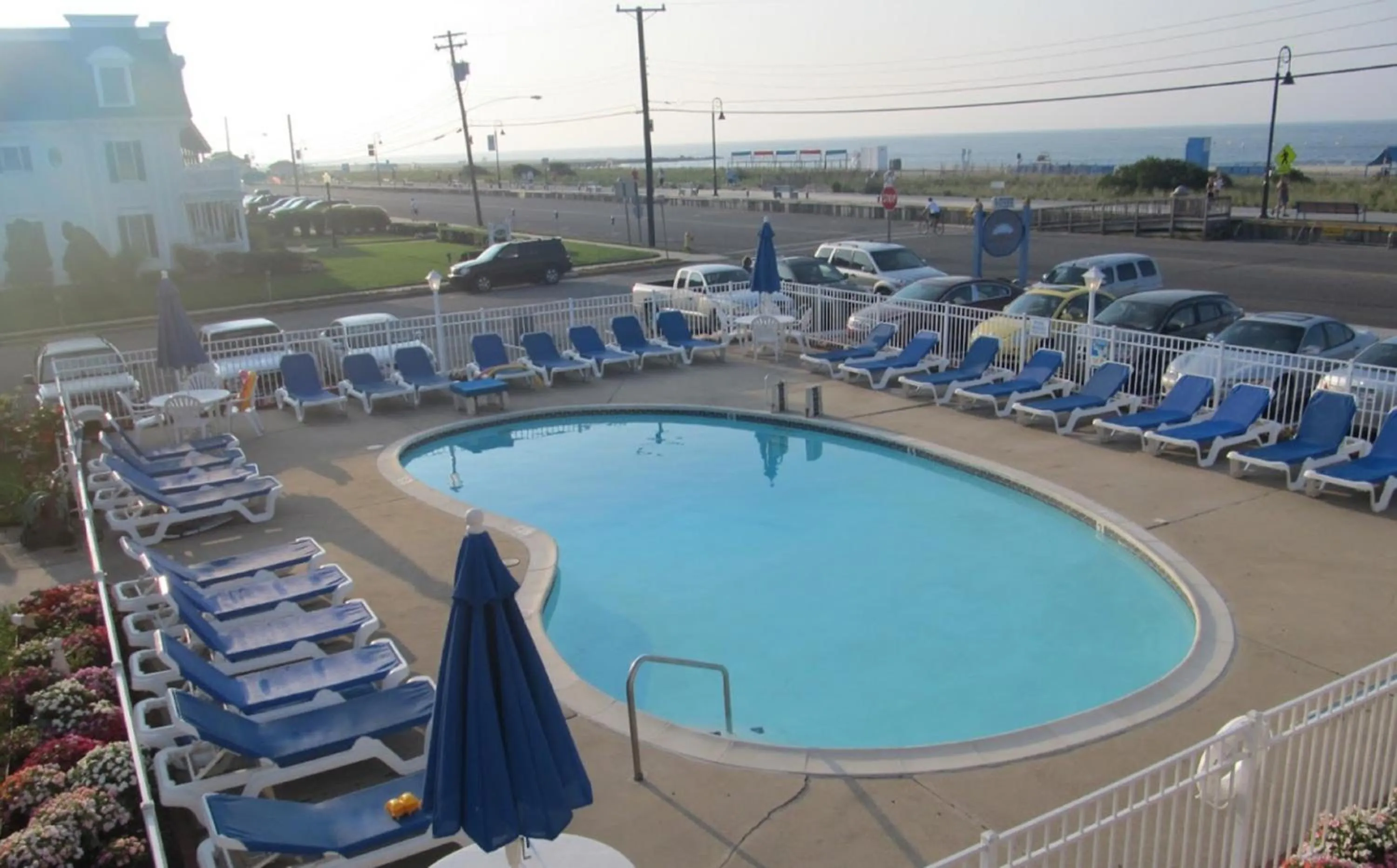 Swimming pool in Colton Court Motor Inn