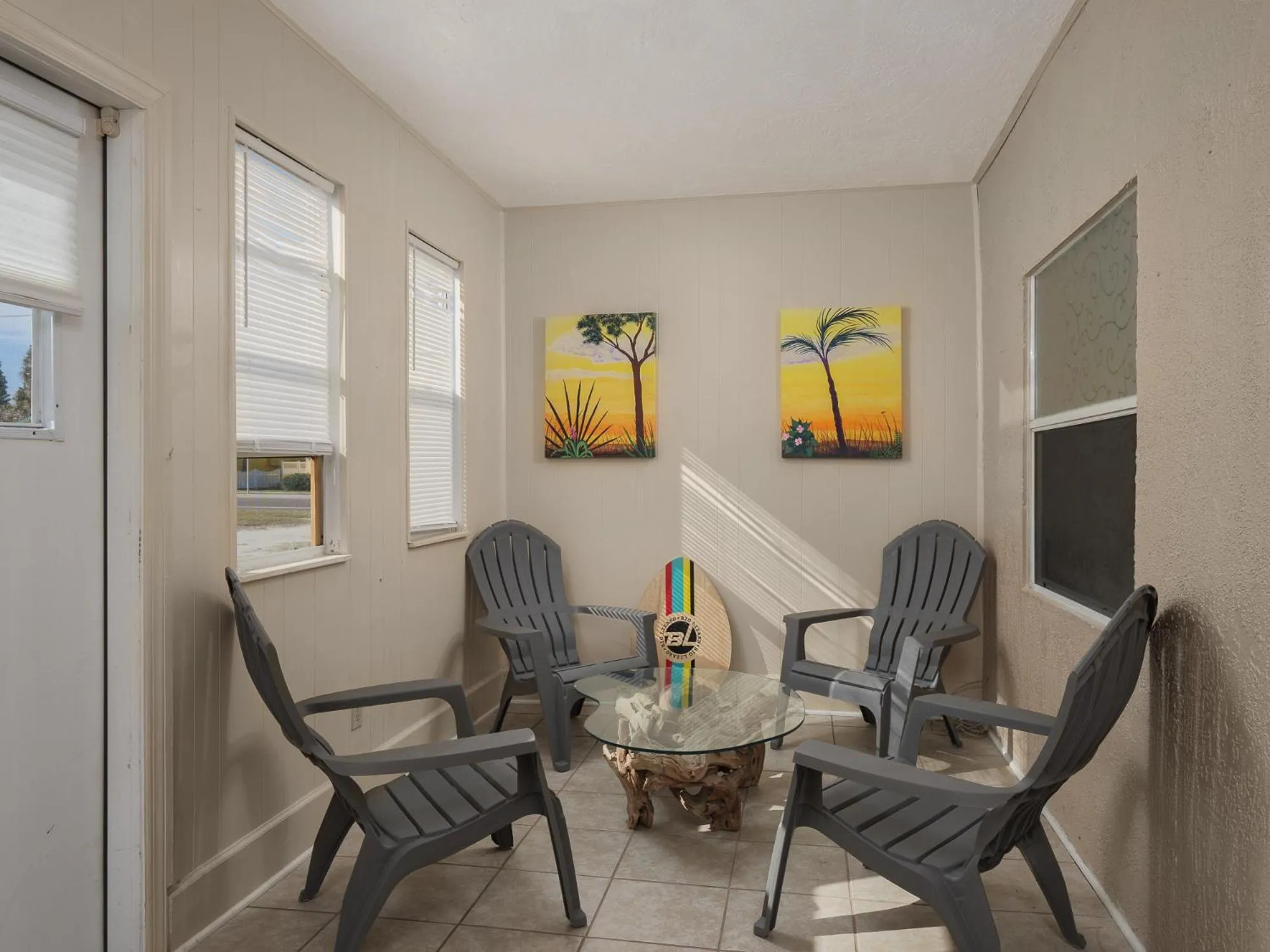 TV and multimedia in Sea Aire Oceanfront Inn