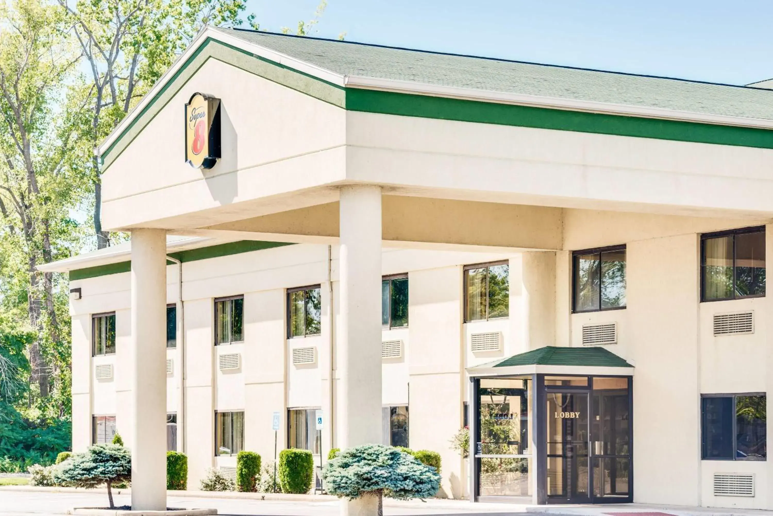 Property building in Super 8 by Wyndham Port Clinton Property building in Super 8 by Wyndham Port Clinton