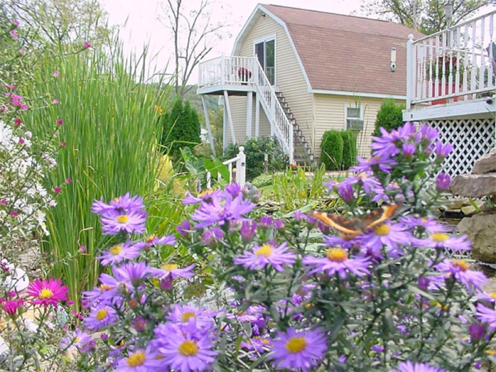 Facade/entrance in Trickling Waters Retreat