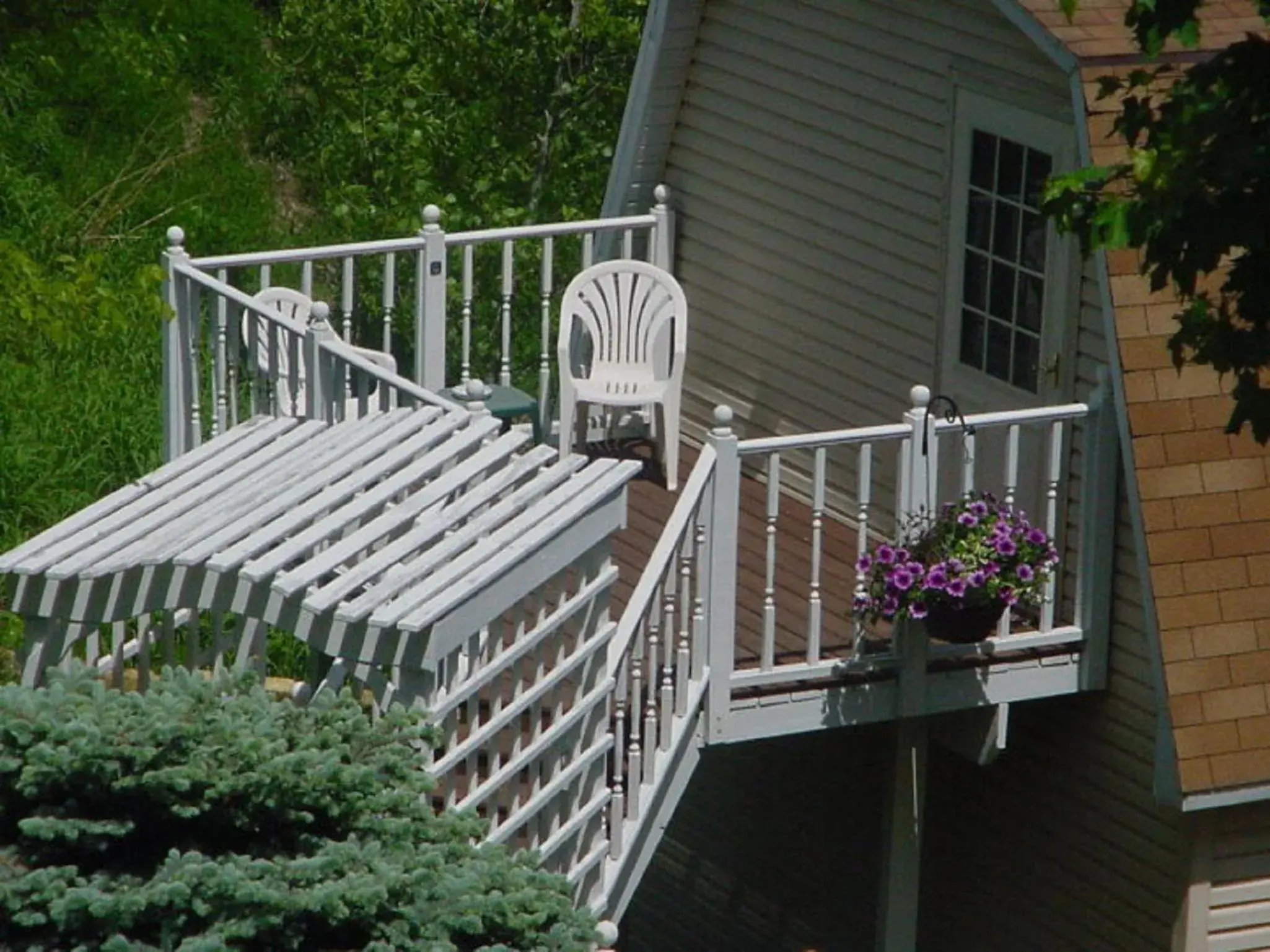 Facade/entrance in Trickling Waters Retreat