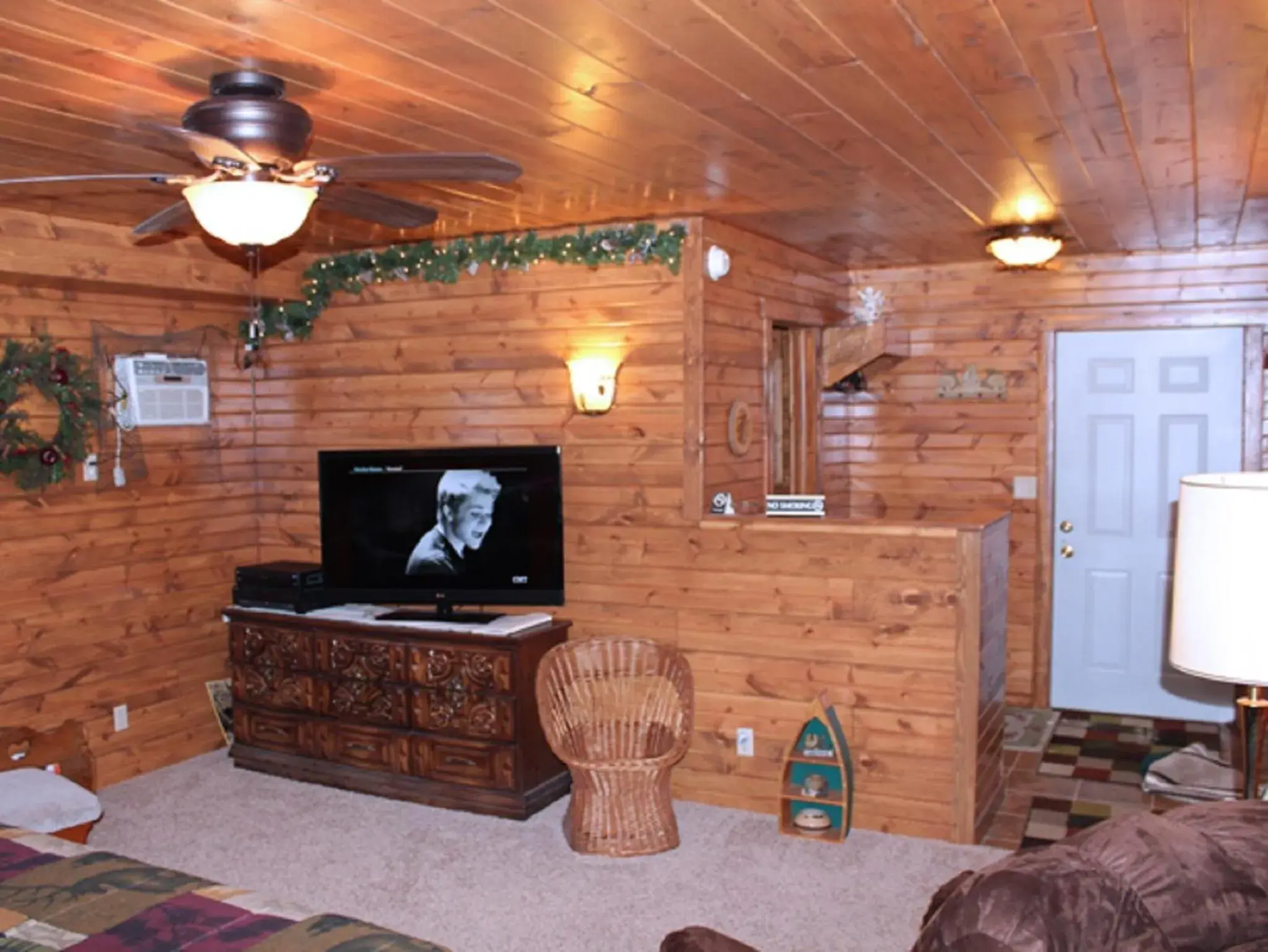 TV and multimedia, TV/Entertainment Center in Trickling Waters Retreat