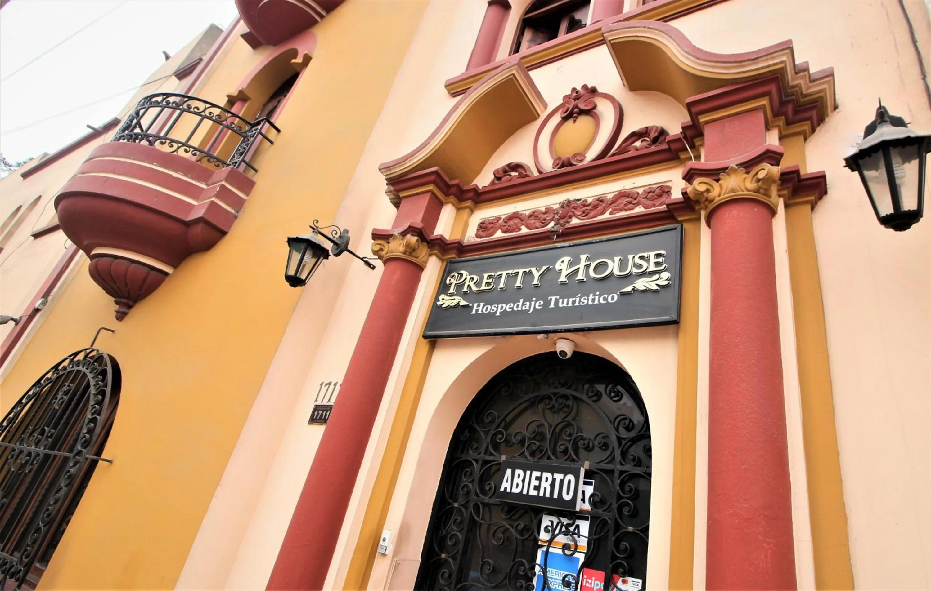 Logo/Certificate/Sign in Pretty House Hotel