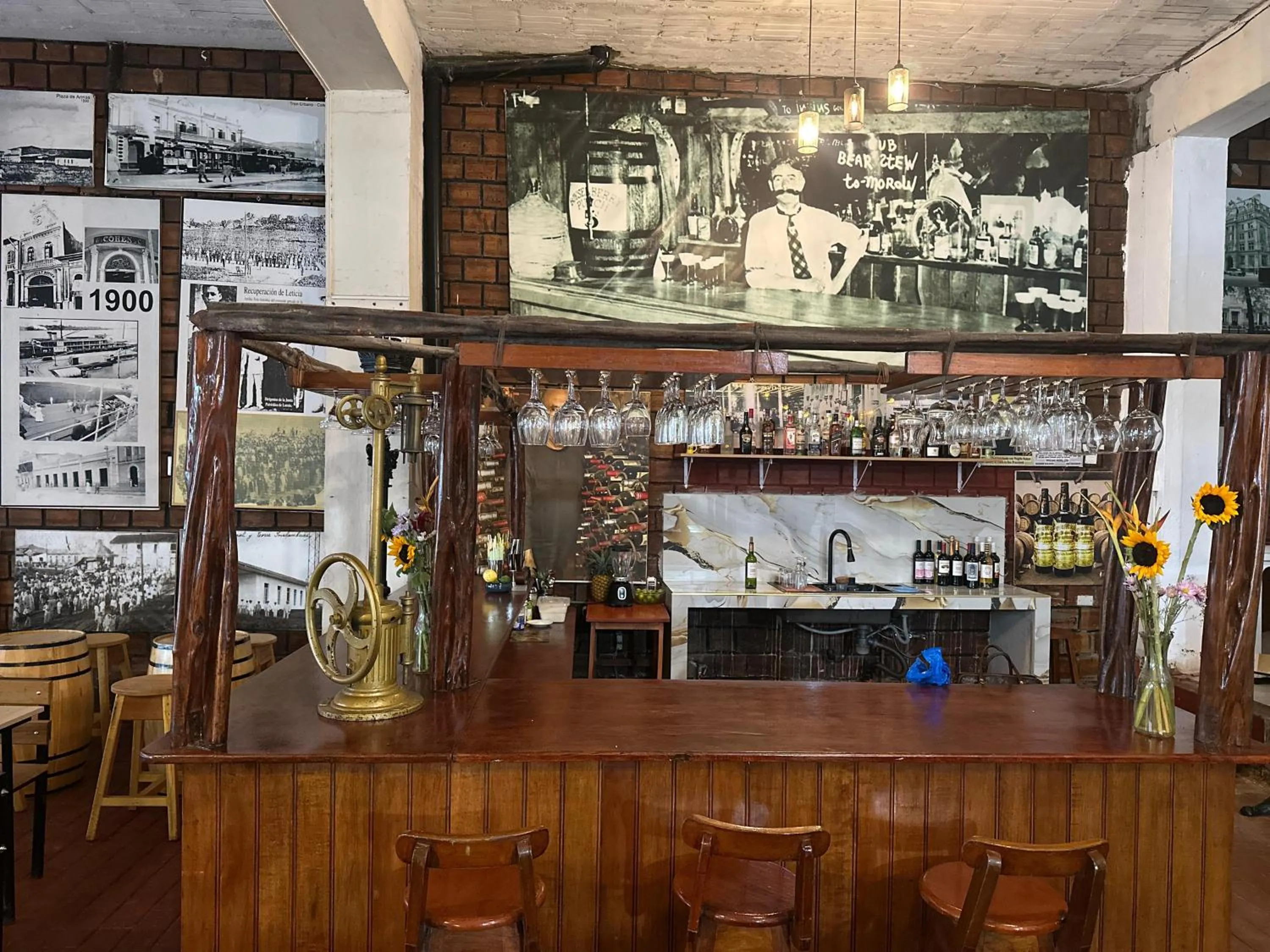 Lounge or bar in La Posada del Cauchero Hotel & Suites