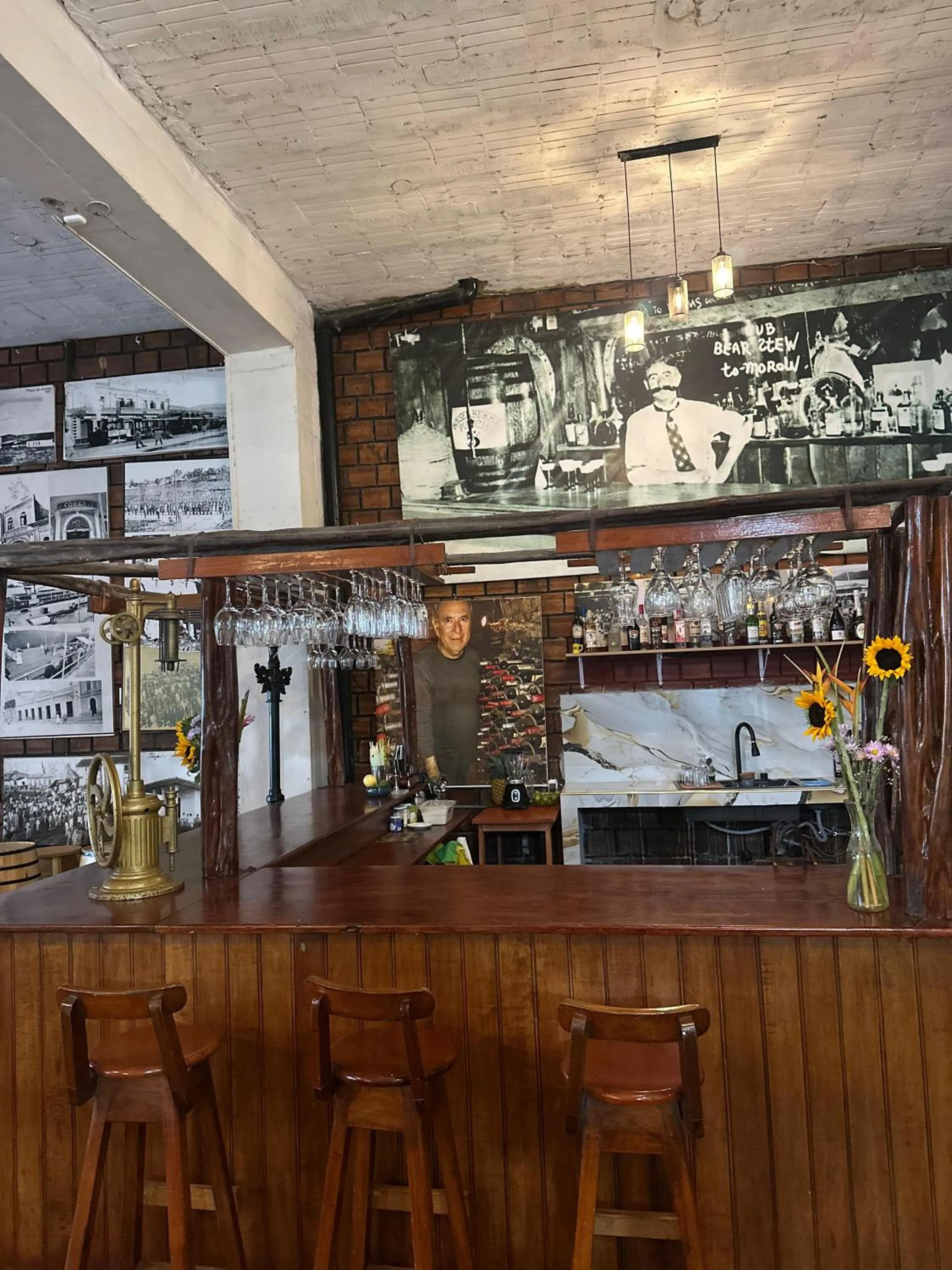 Lounge or bar in La Posada del Cauchero Hotel & Suites