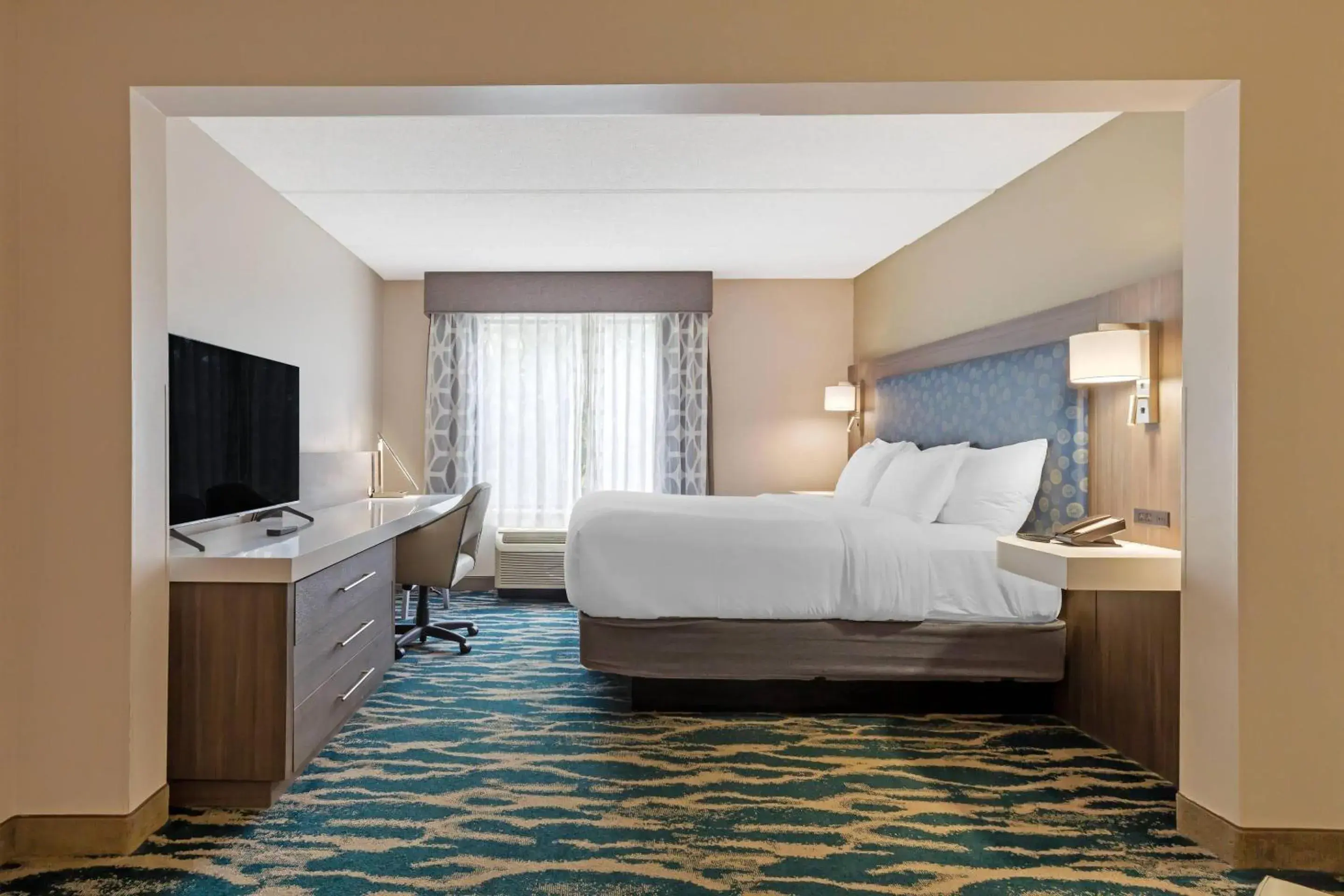 Bedroom, Bed in Comfort Inn & Suites Greenville Near East Carolina University Bedroom, Bed in Comfort Inn & Suites Greenville Near East Carolina University