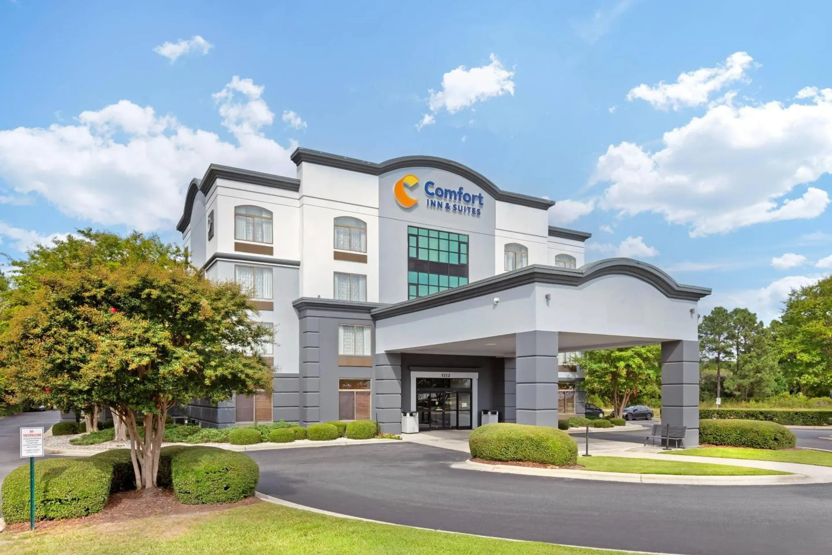 Property building in Comfort Inn & Suites Greenville Near East Carolina University Property building in Comfort Inn & Suites Greenville Near East Carolina University