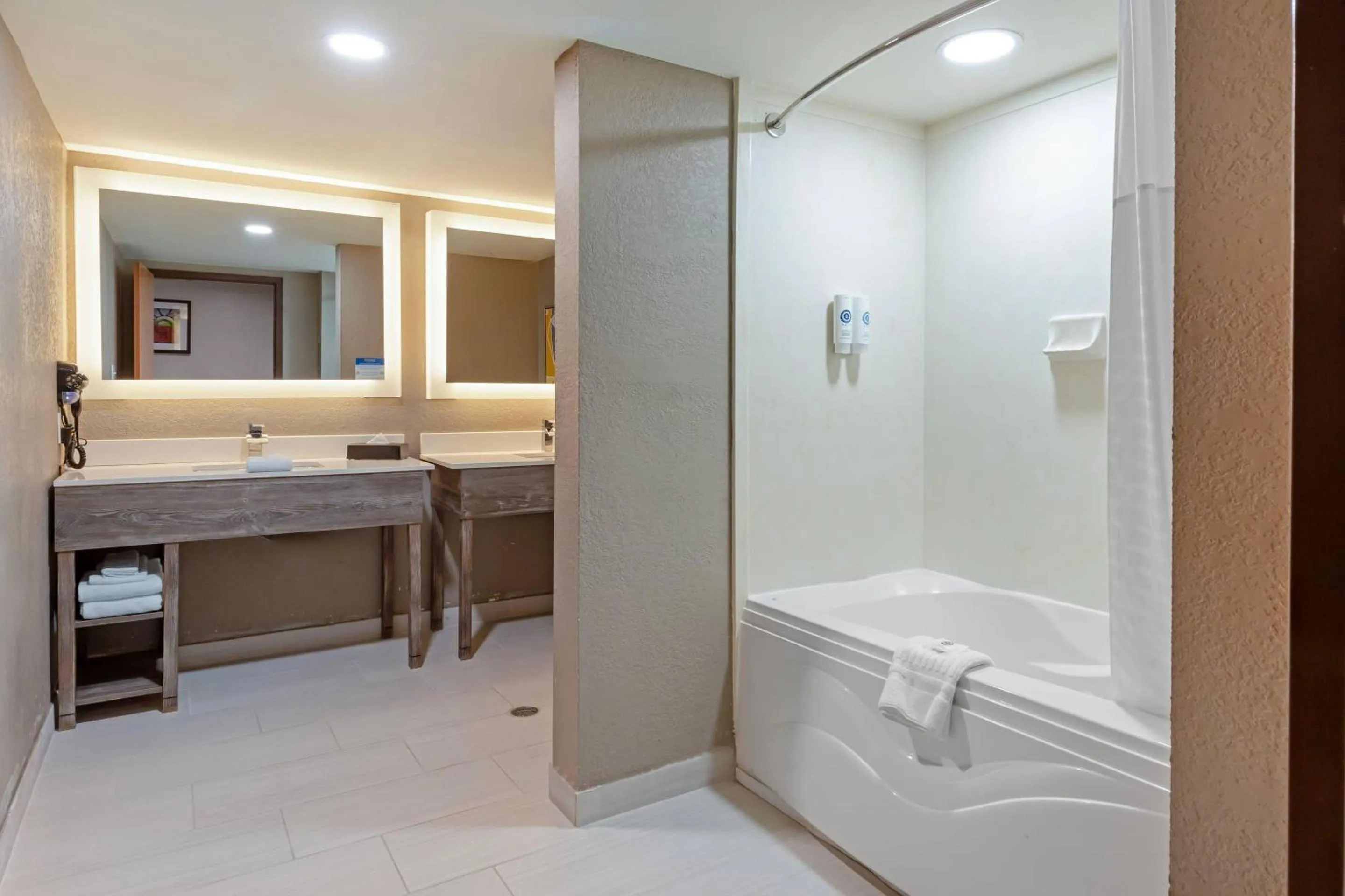 Bedroom in Comfort Inn & Suites Greenville Near East Carolina University