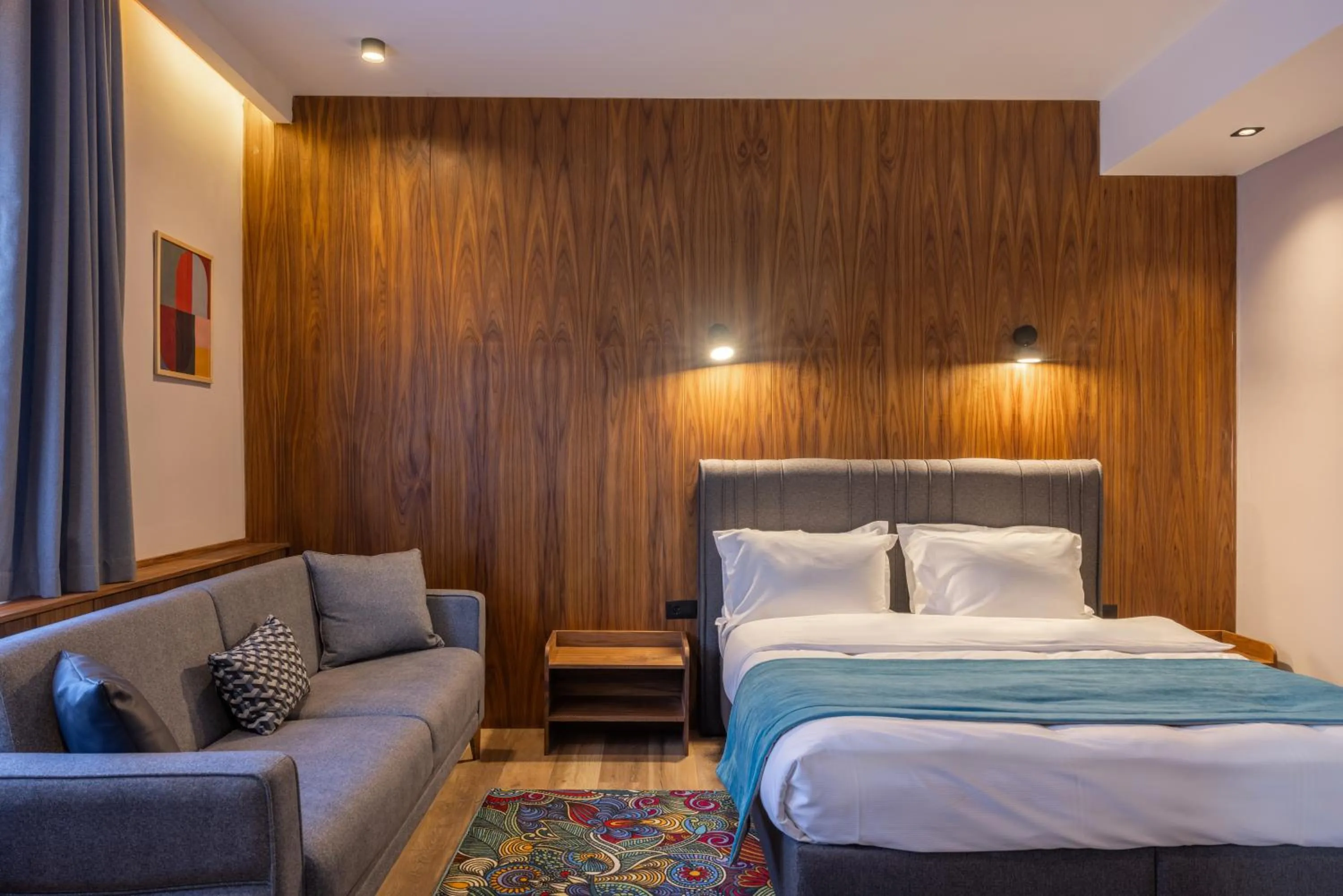 Deluxe Suite in Hotel Square by MARGO
