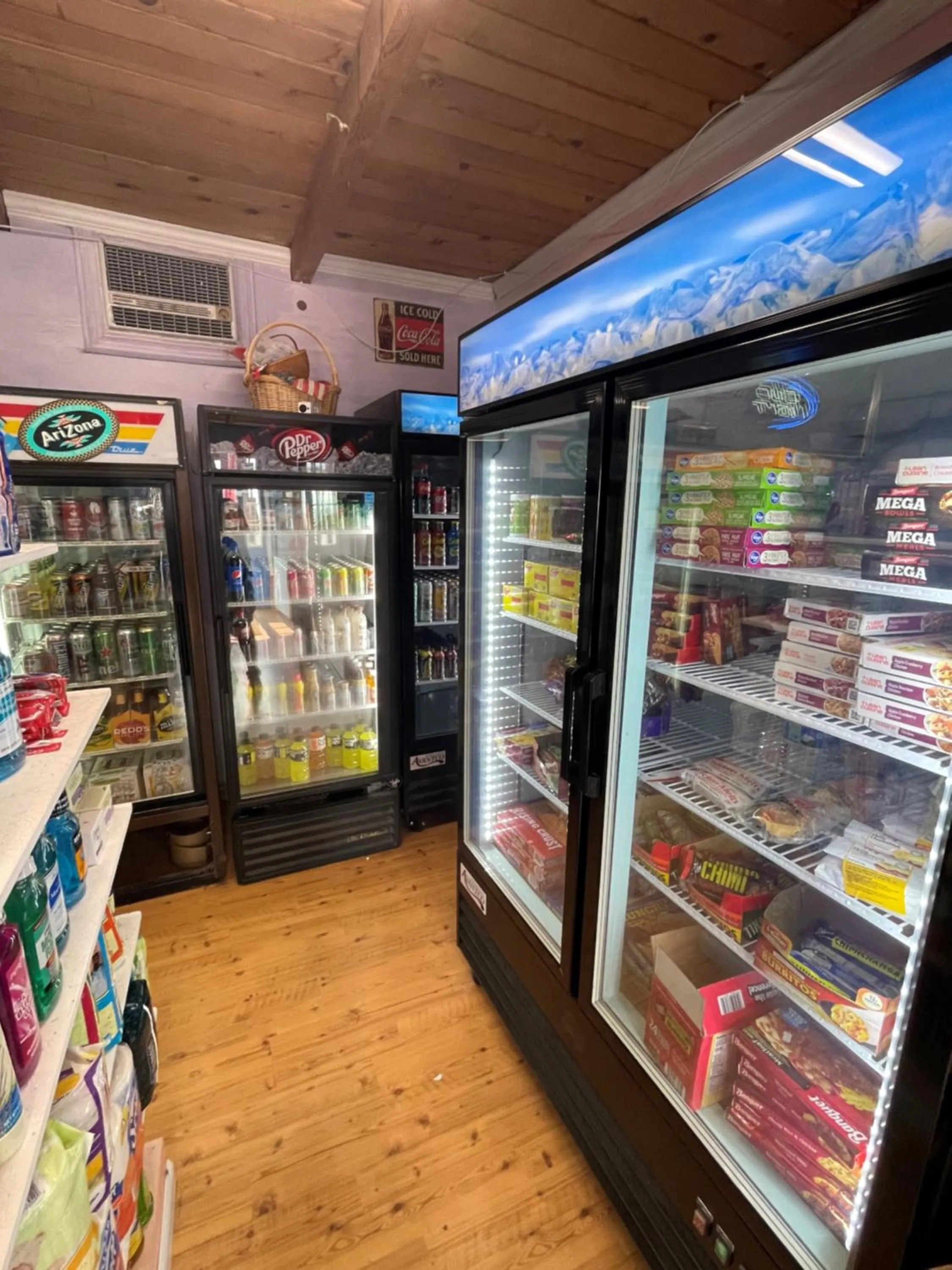 Supermarket/grocery shop in Sugarloaf Mountain Motel