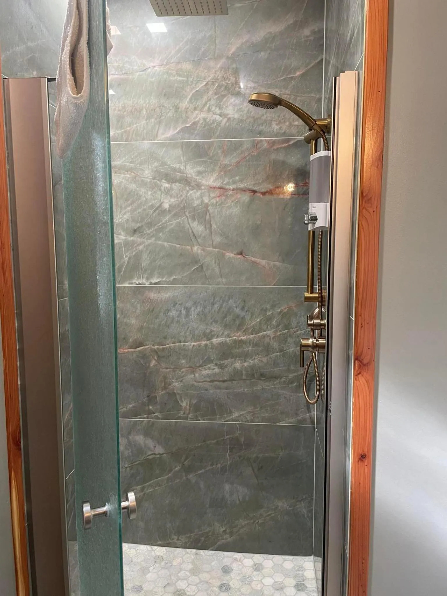 Shower in Sugarloaf Mountain Motel