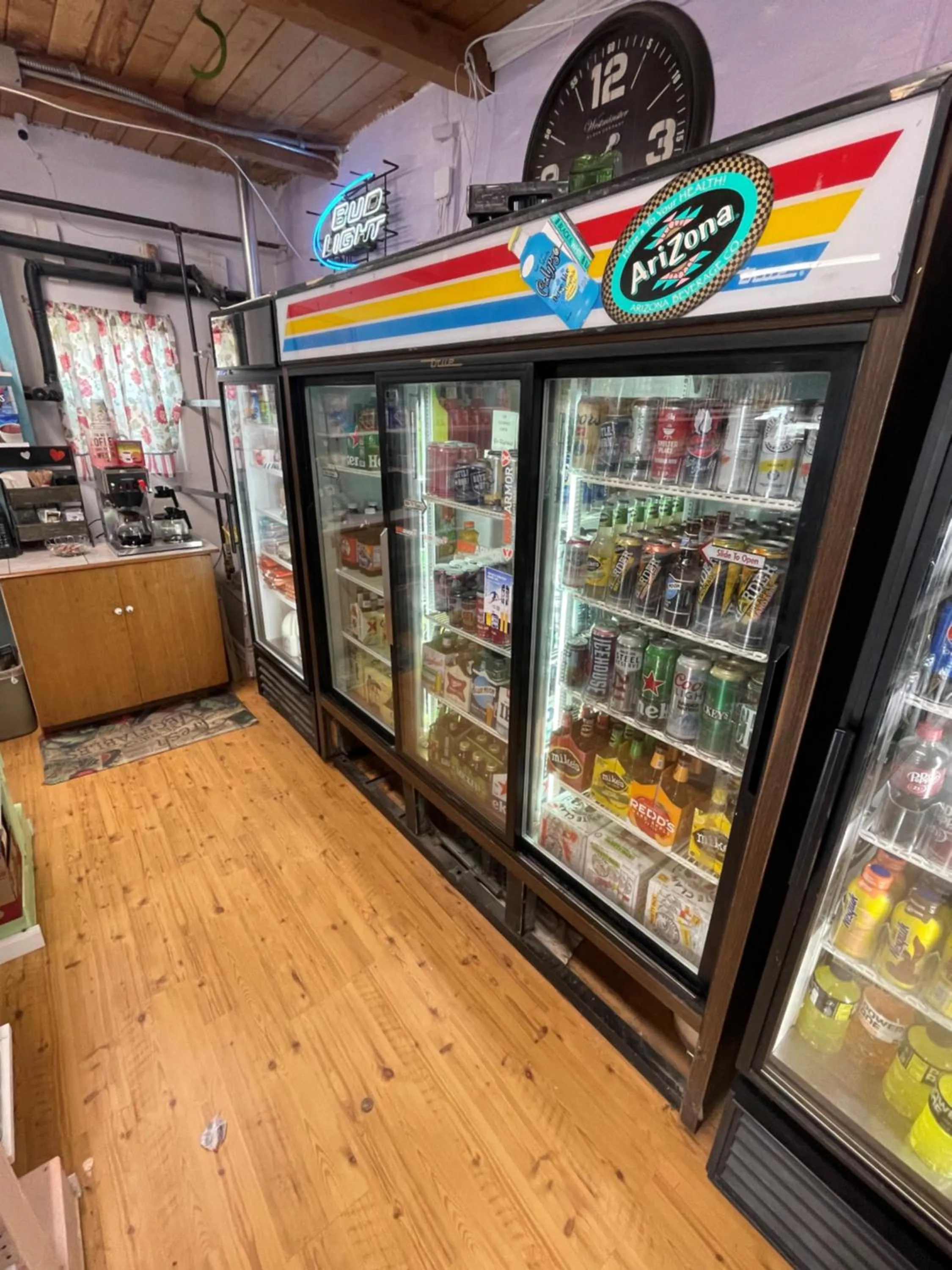 Supermarket/grocery shop in Sugarloaf Mountain Motel