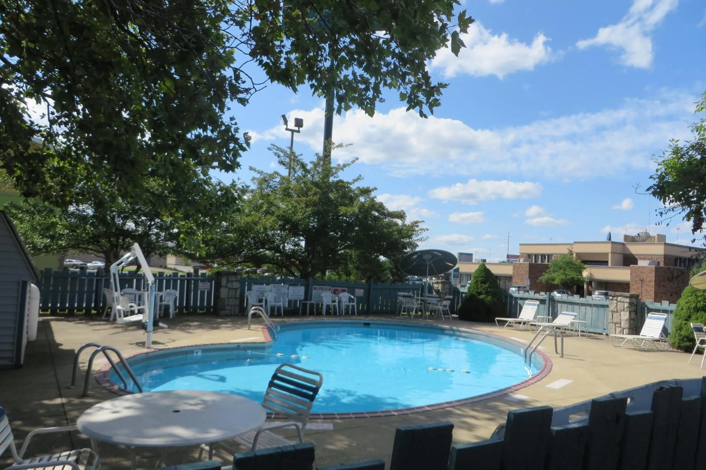 Swimming Pool in Knights Inn Canton