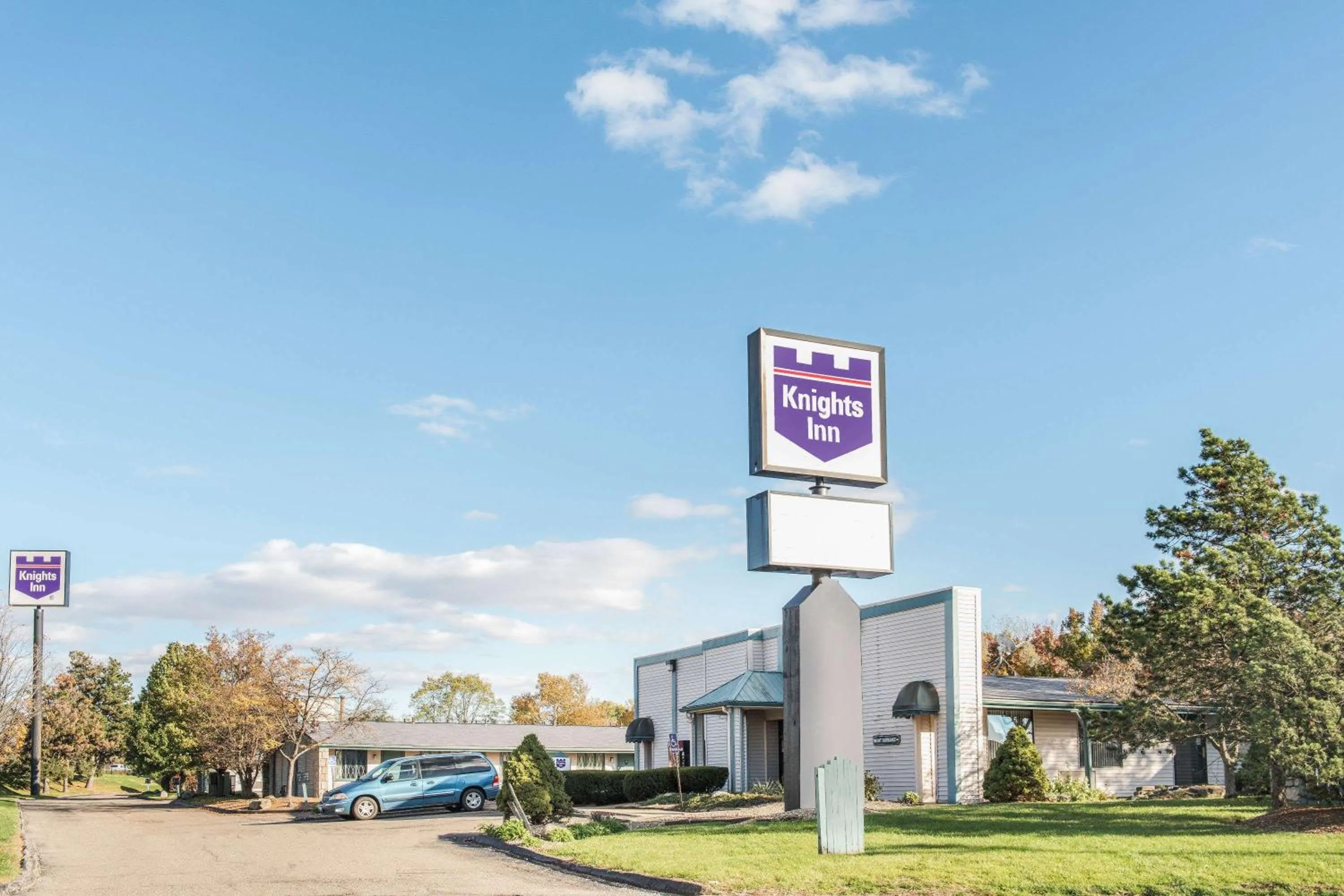 Property Building in Knights Inn Canton