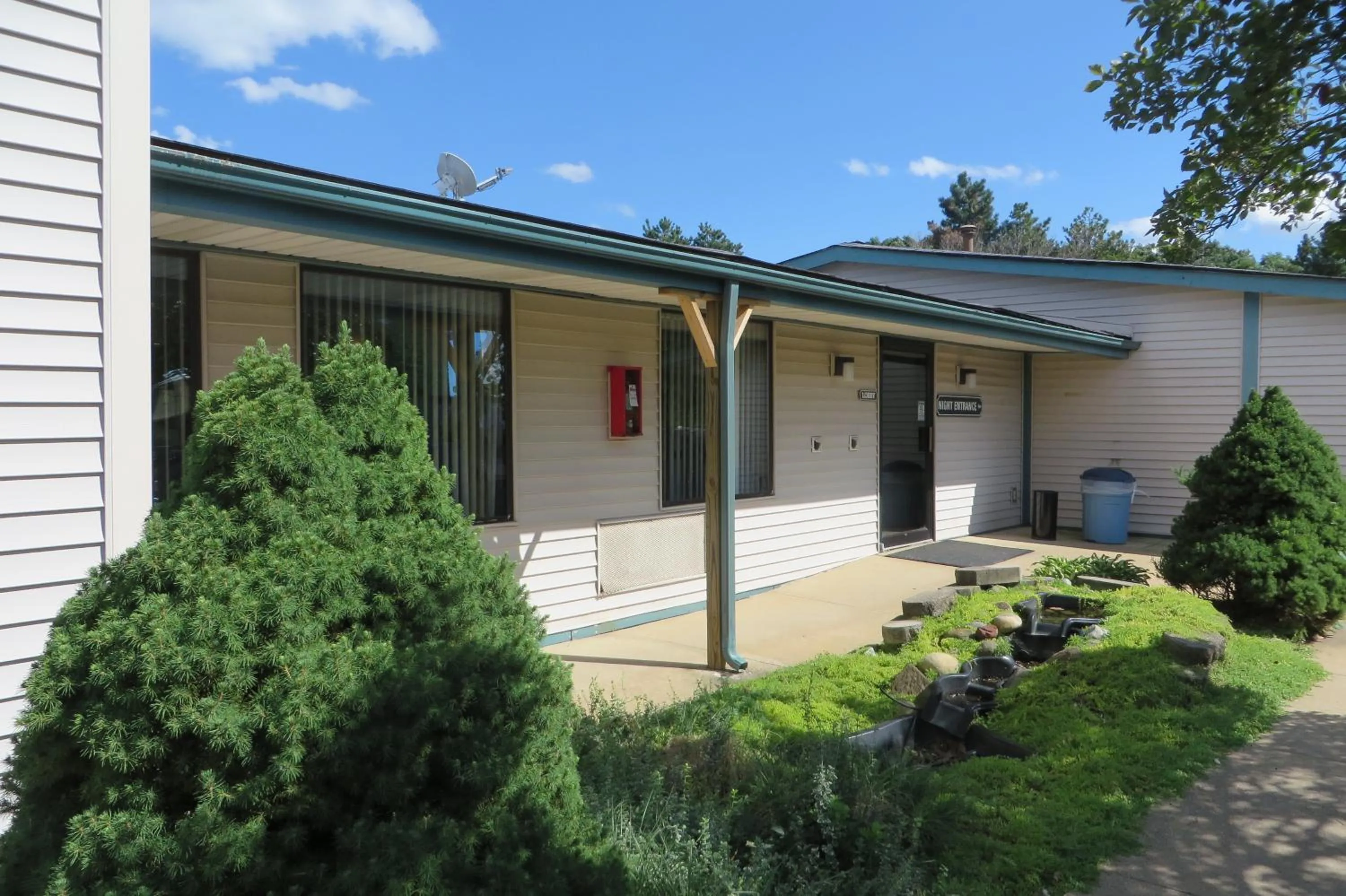 Property Building in Knights Inn Canton