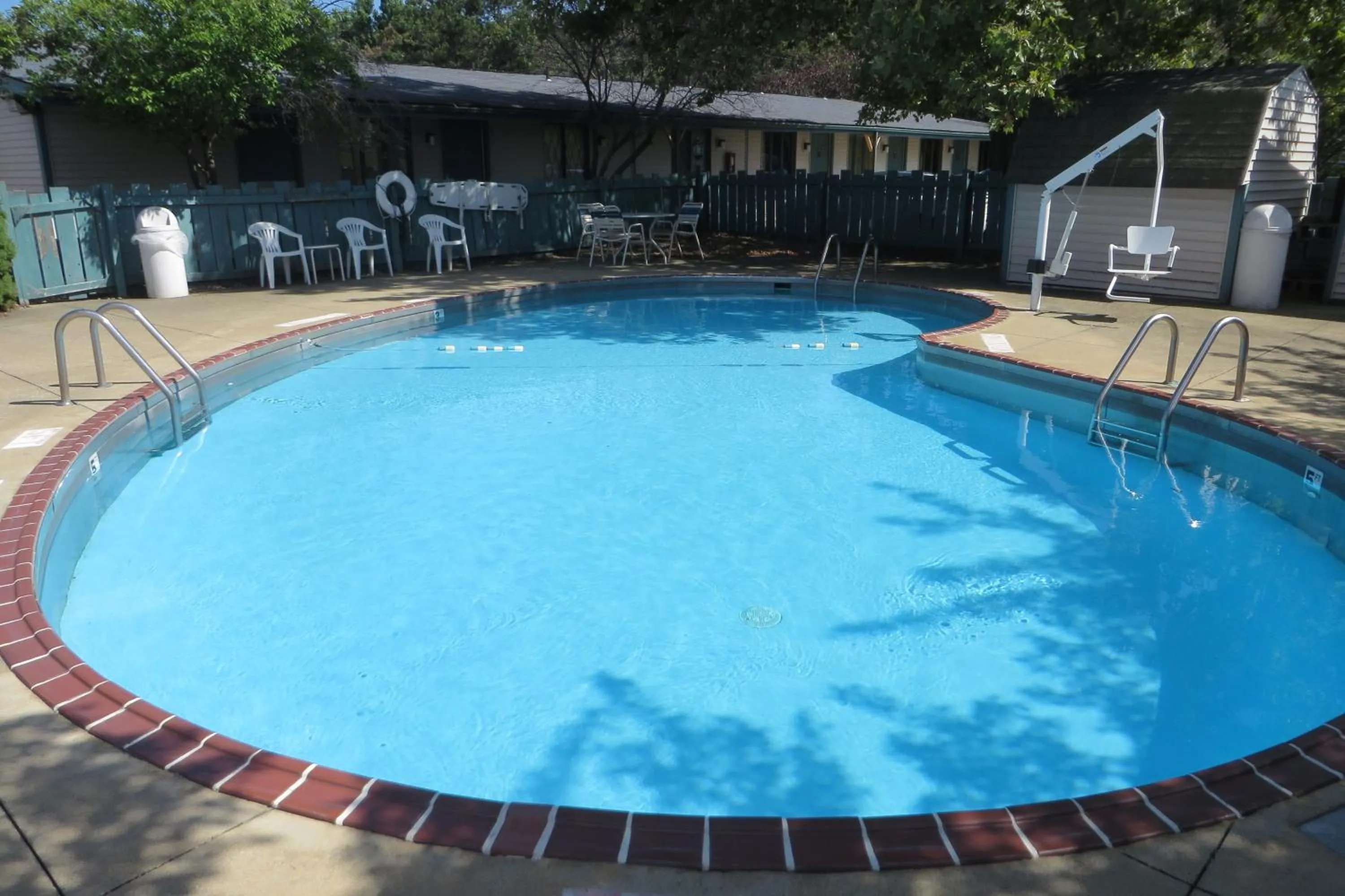 Swimming Pool in Knights Inn Canton