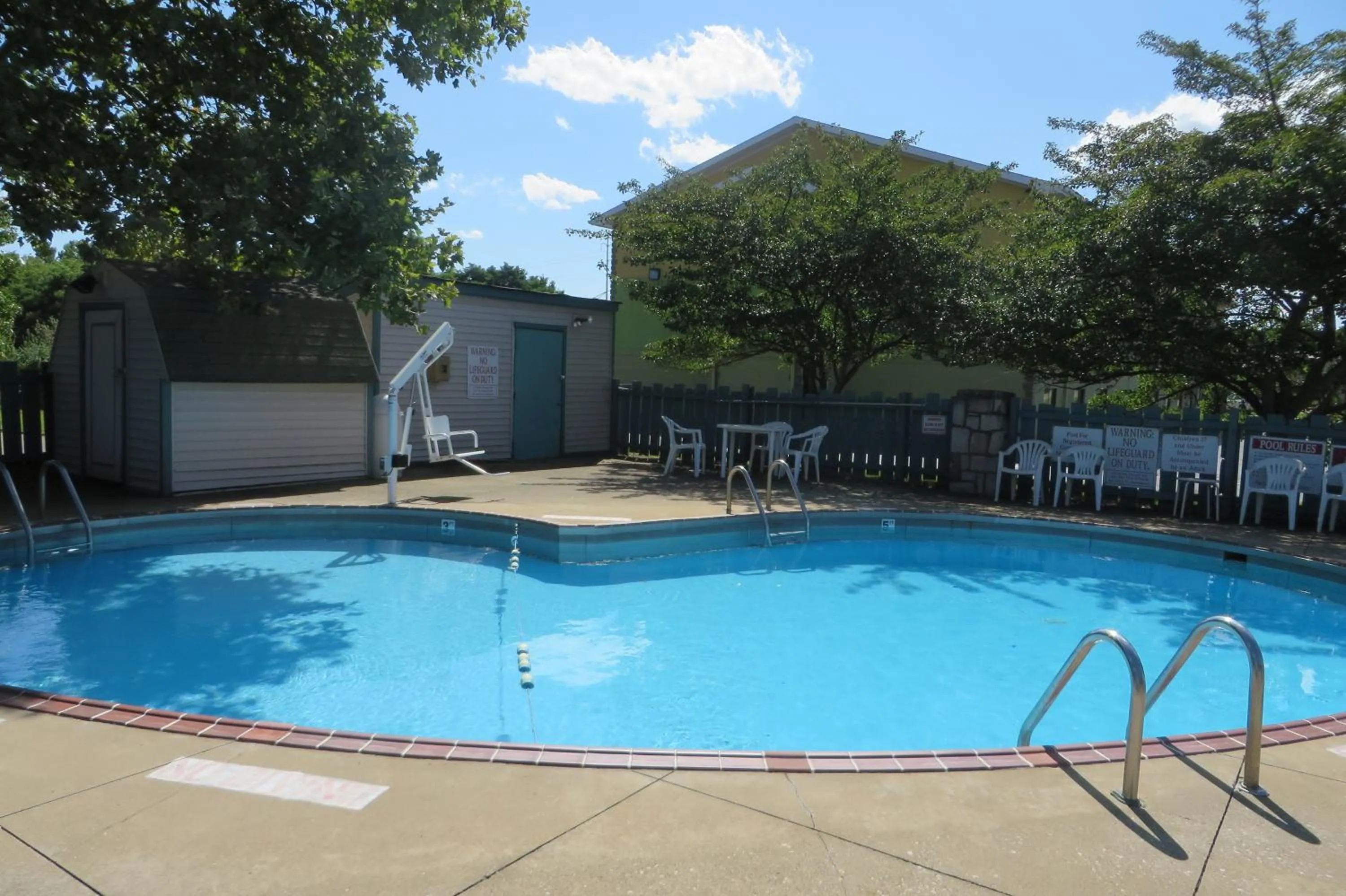 Swimming Pool in Knights Inn Canton