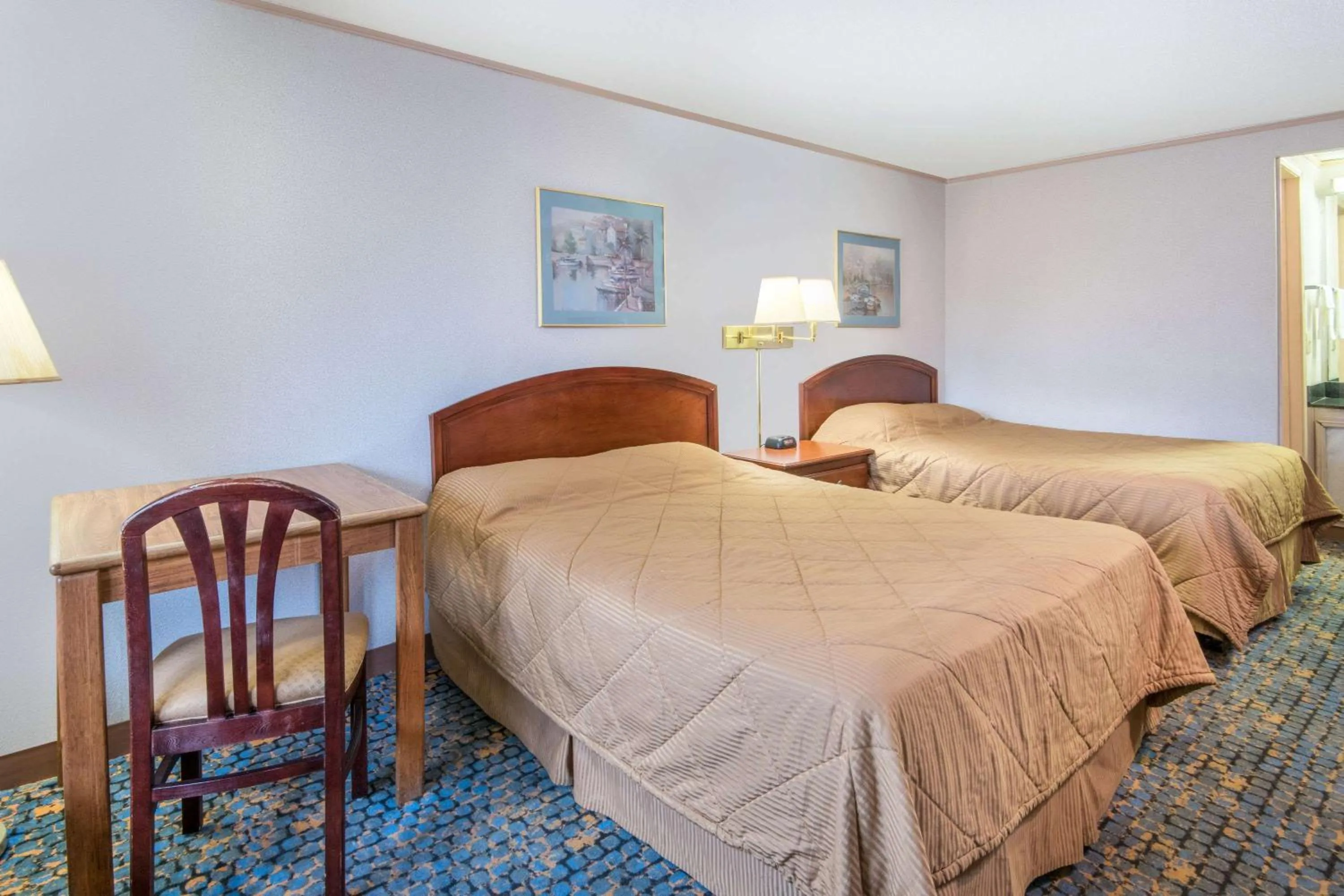 Photo of the whole room in Knights Inn Canton