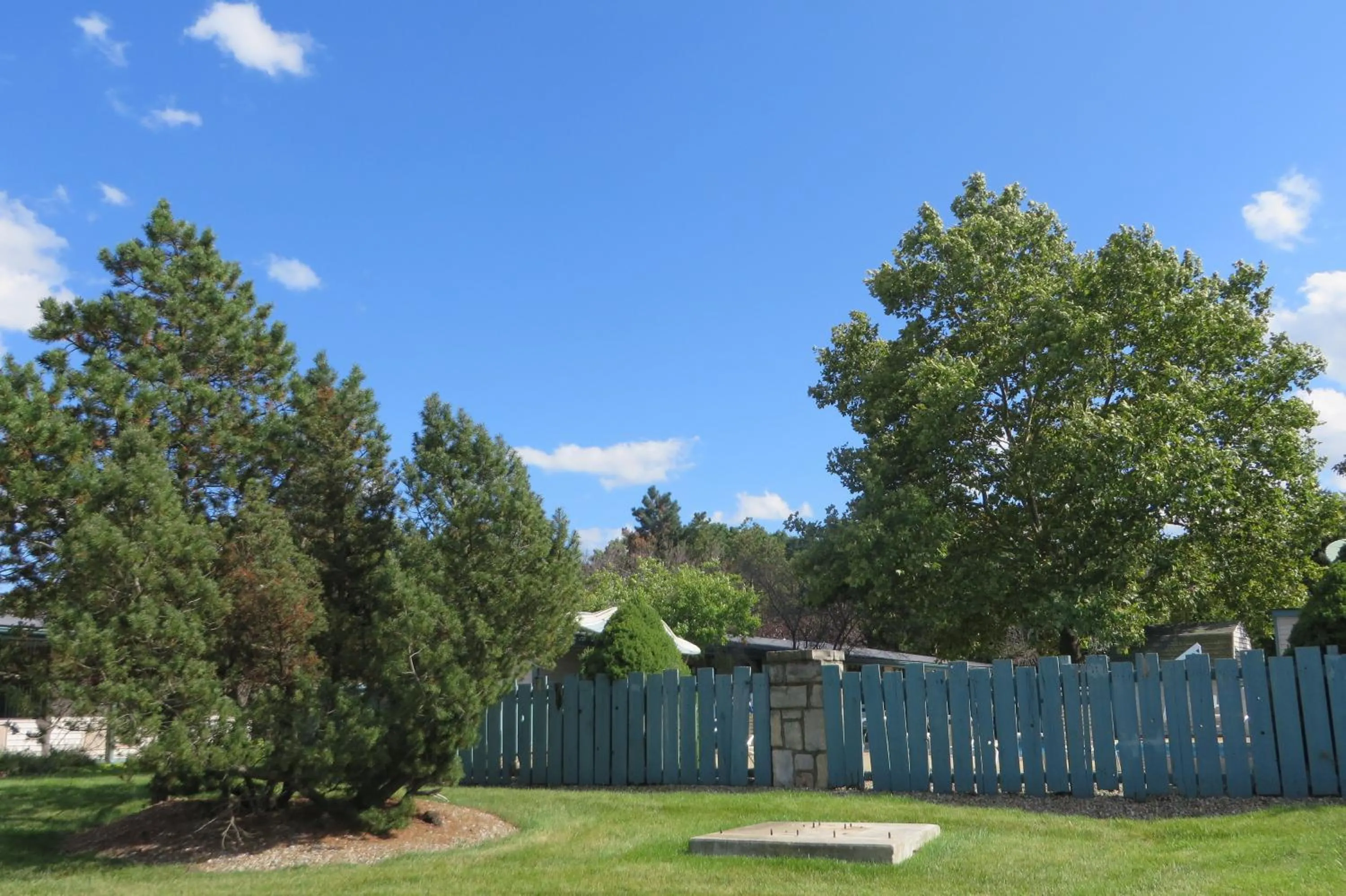 Property Building in Knights Inn Canton