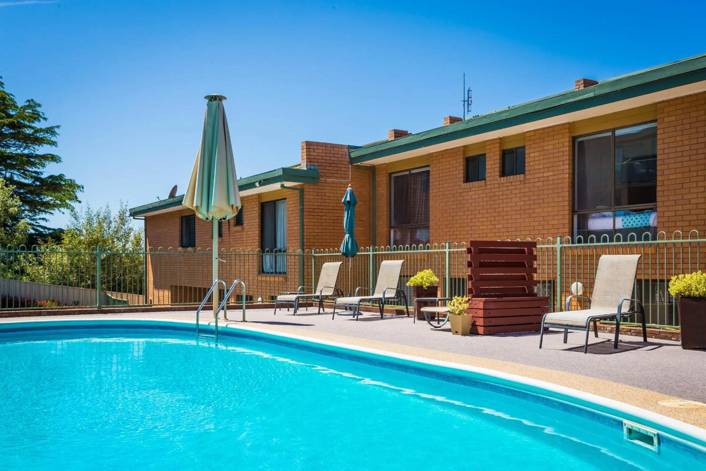 Swimming pool in Panoramic Townhouses by Lisa