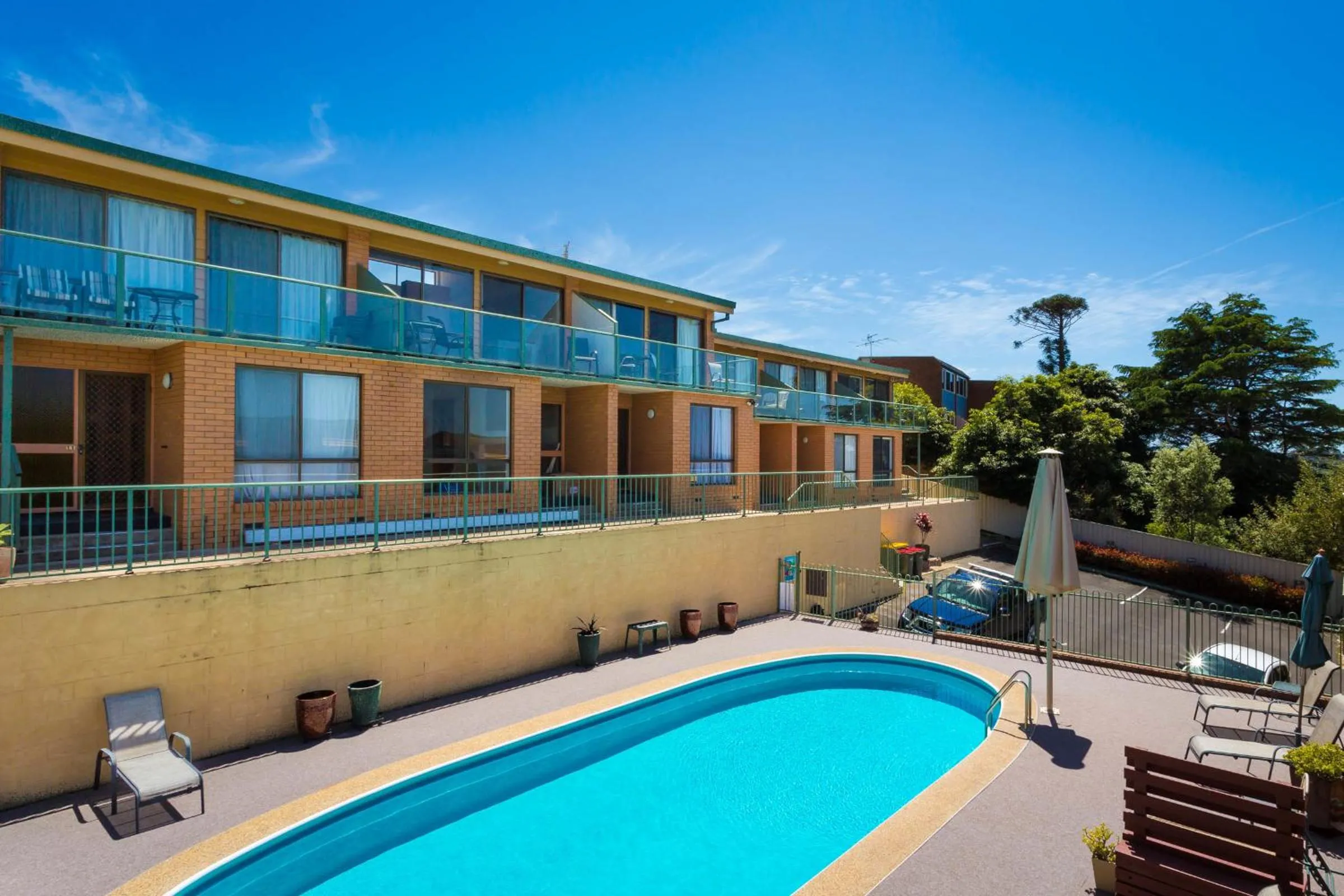 Swimming pool in Panoramic Townhouses by Lisa