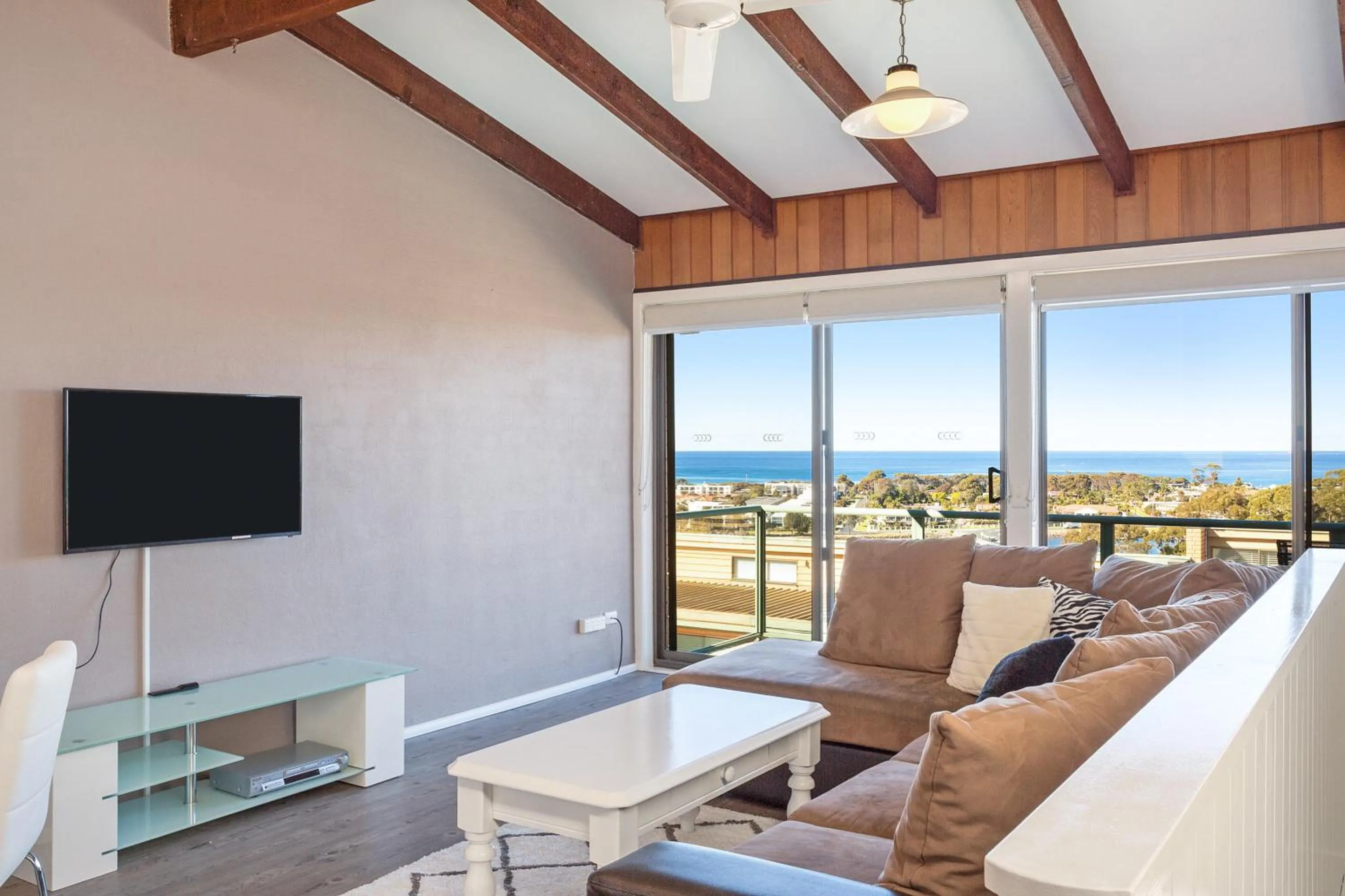 Living room in Panoramic Townhouses by Lisa