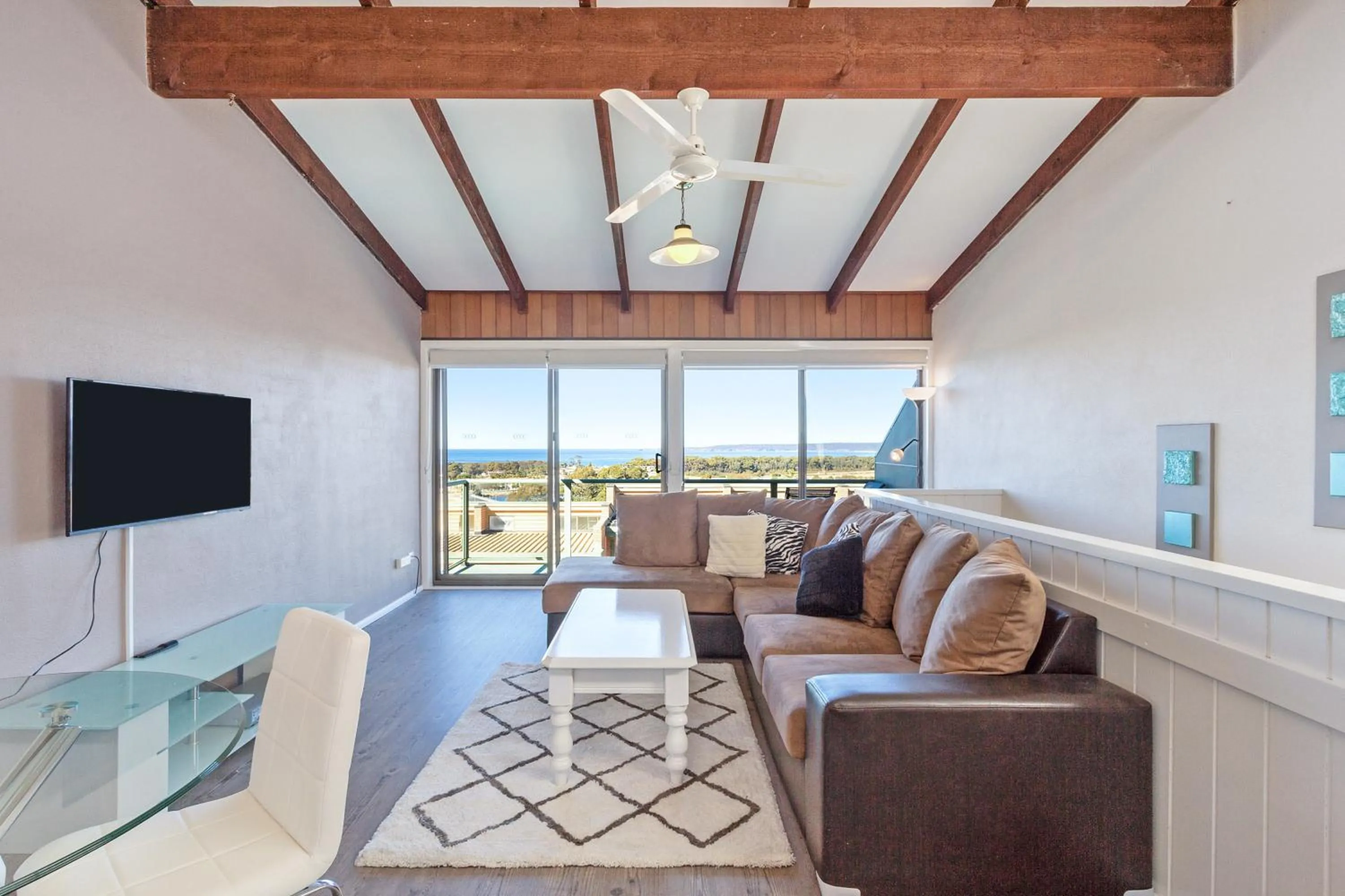 Living room in Panoramic Townhouses by Lisa