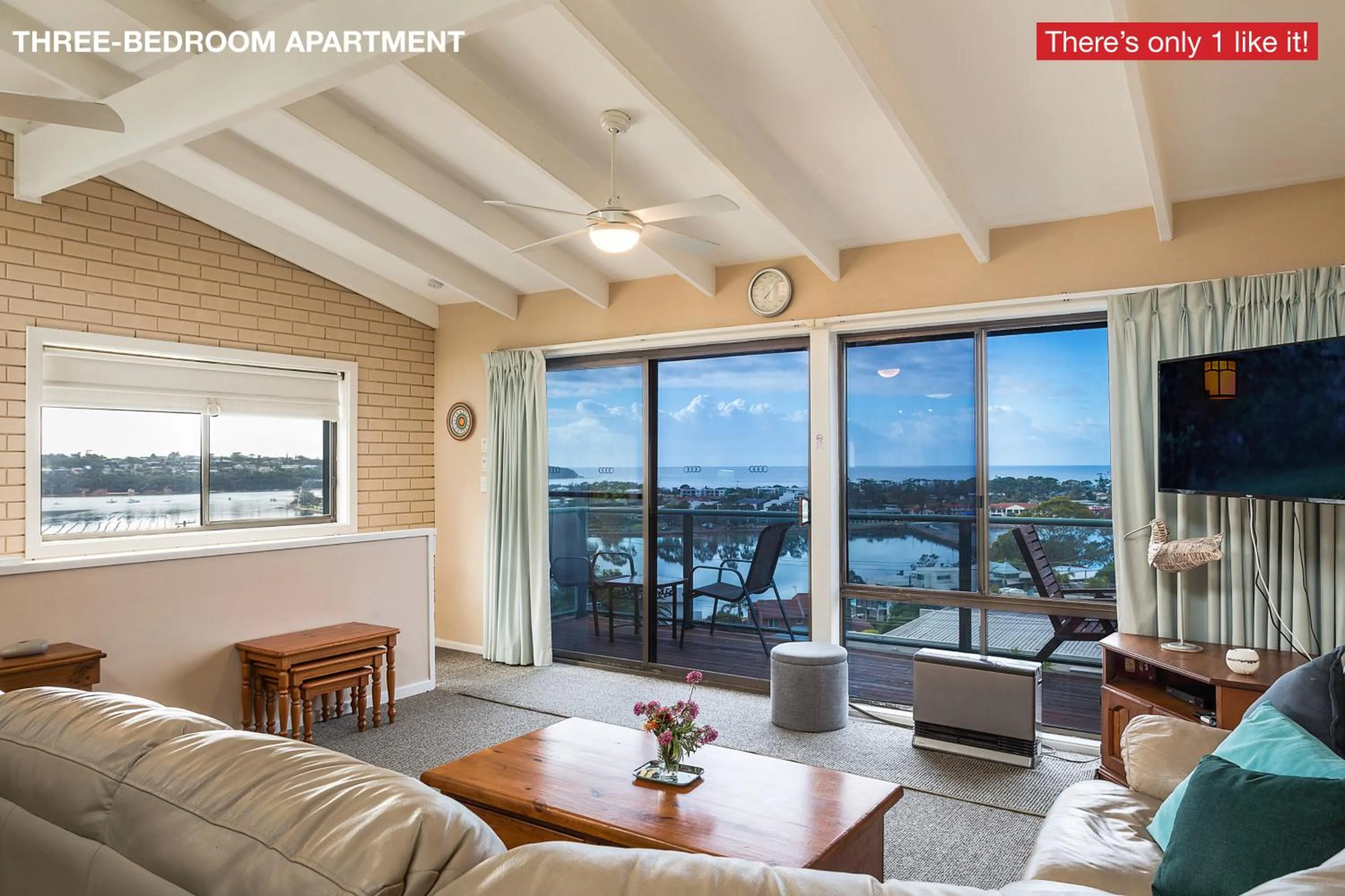 Living room in Panoramic Townhouses by Lisa