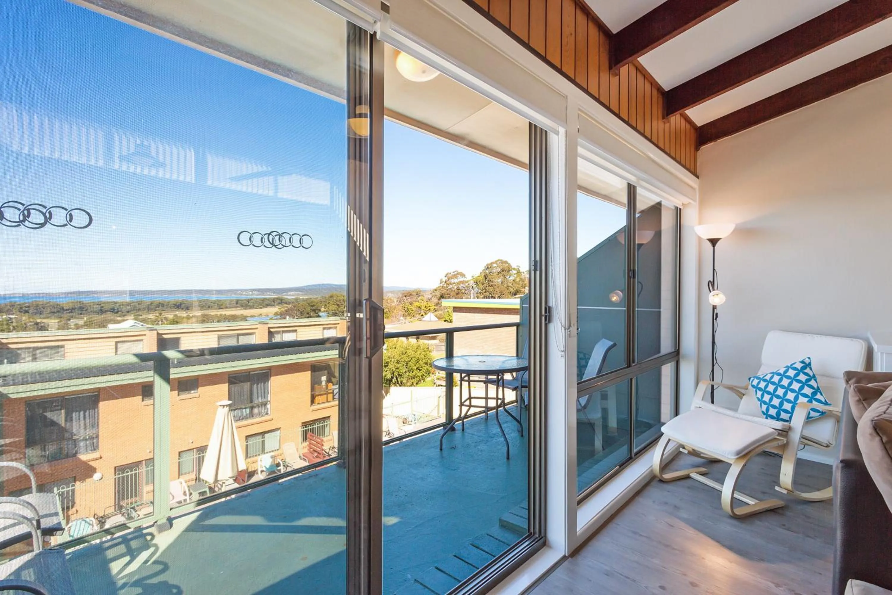 Balcony/Terrace in Panoramic Townhouses by Lisa