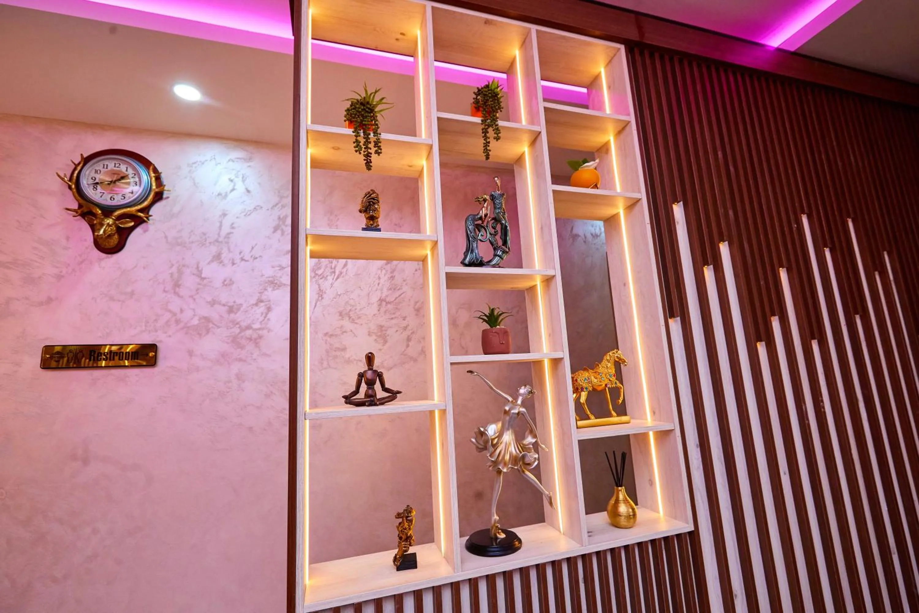 wardrobe in Vintano Hotel