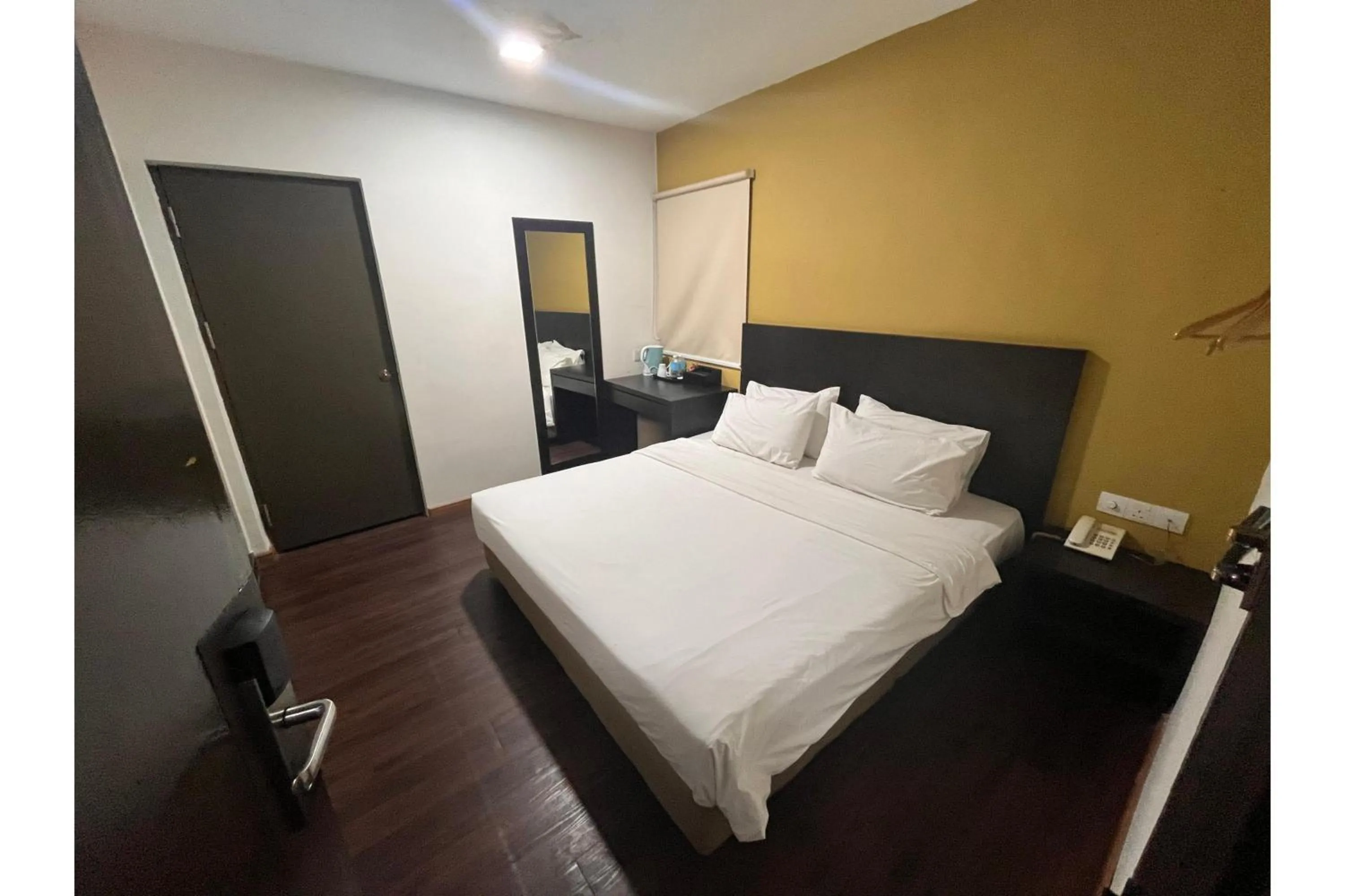 Bedroom, Bed in Grand World Hotel