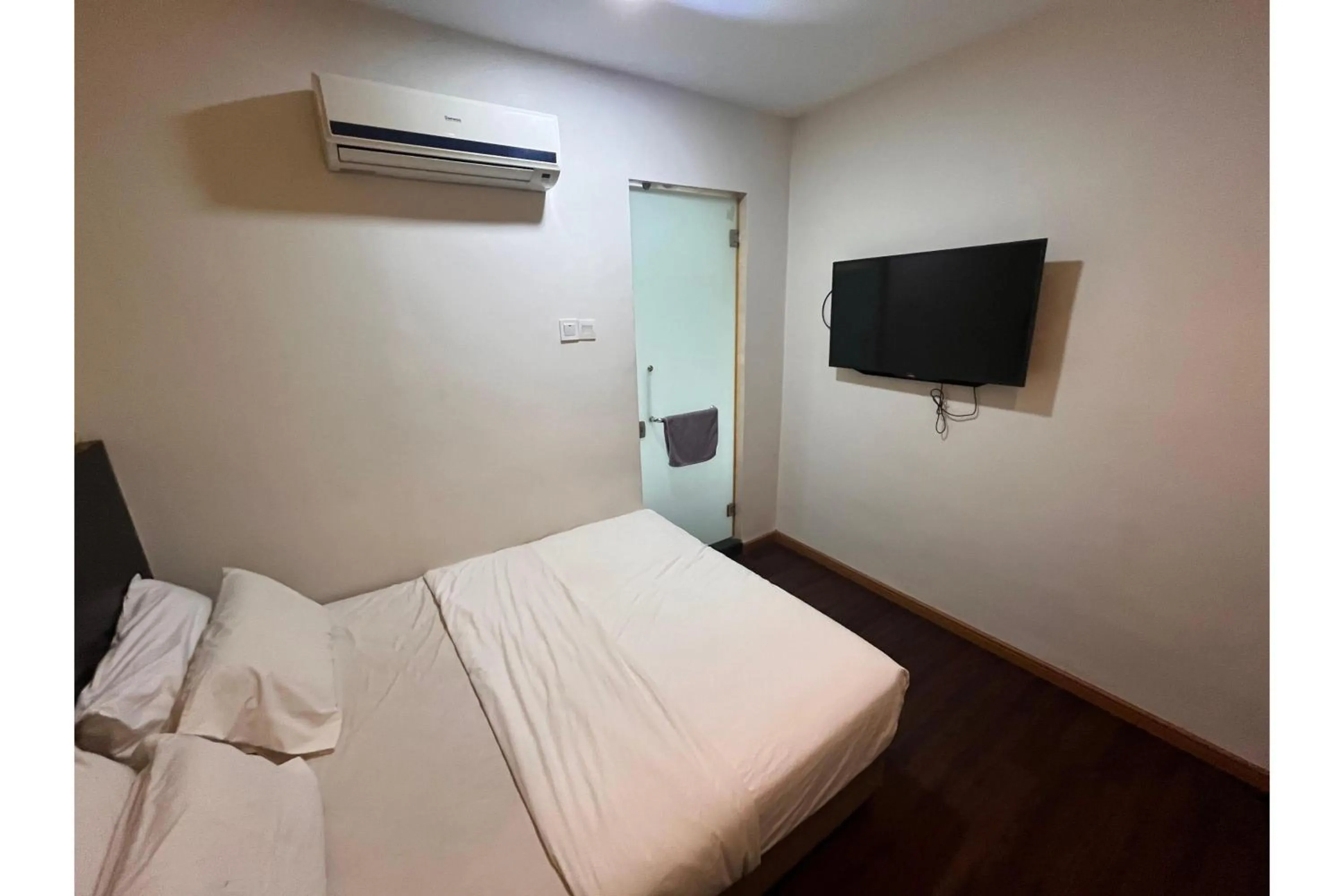 Bedroom, Bed in Grand World Hotel