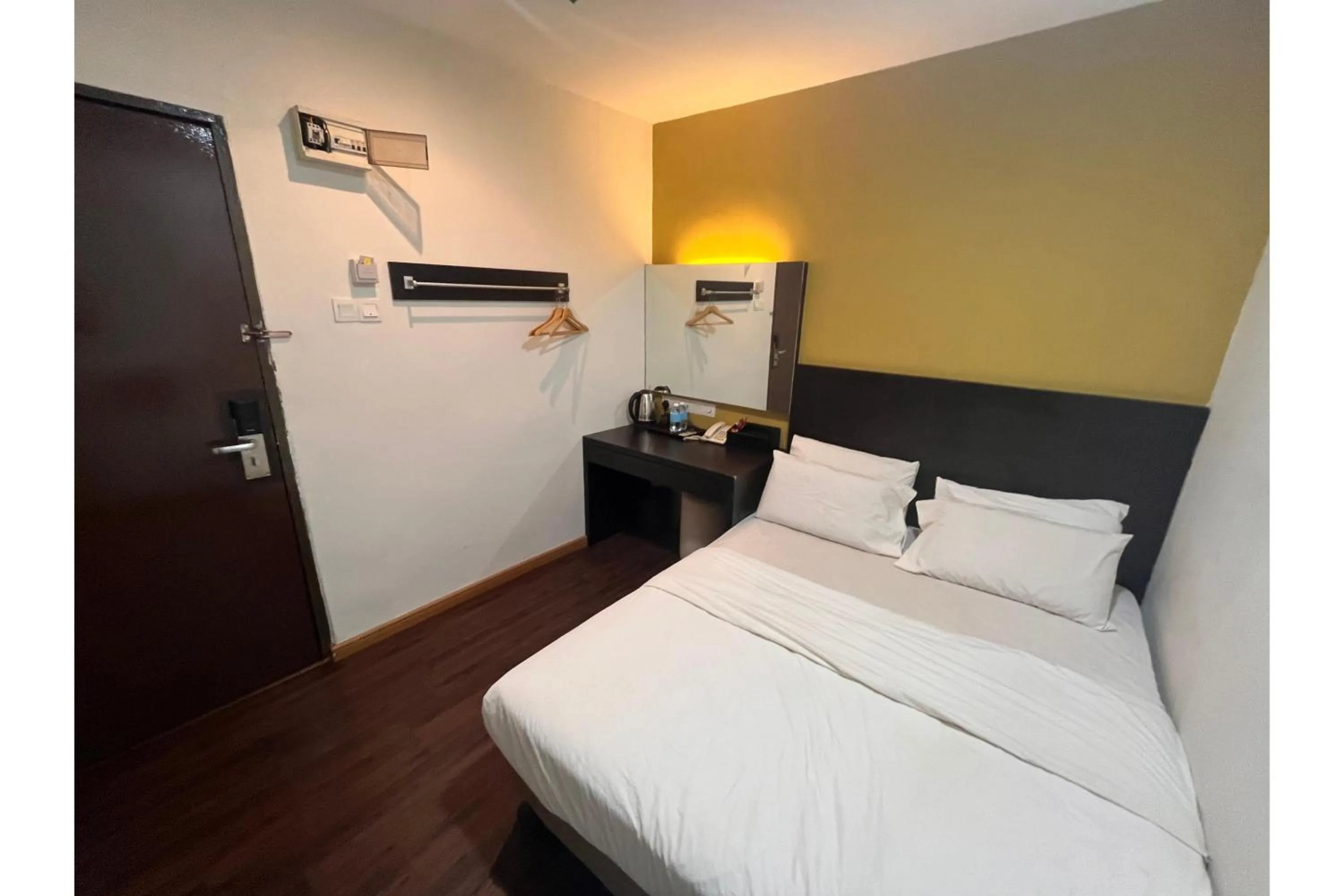 Bedroom, Bed in Grand World Hotel