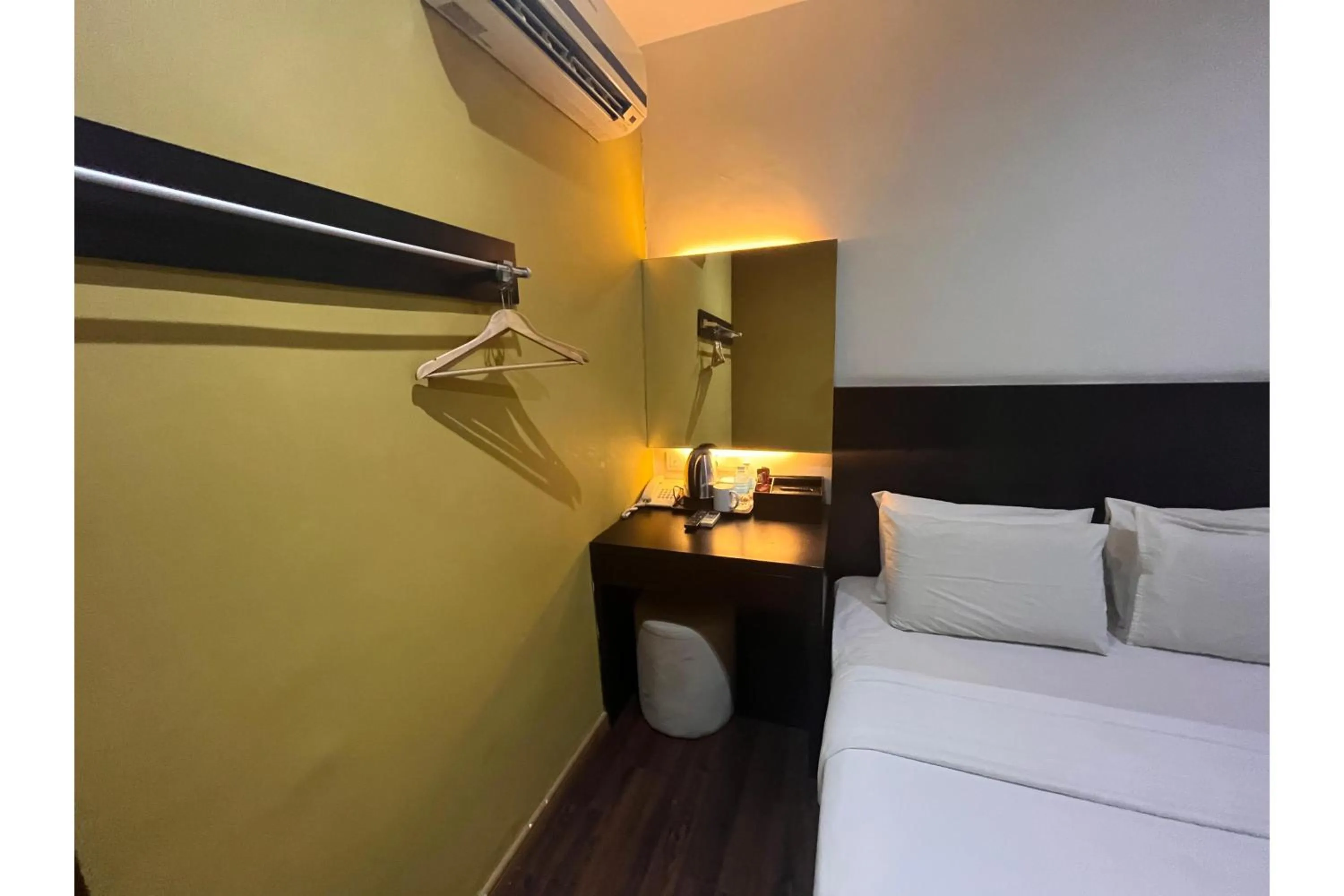 Bedroom, Bed in Grand World Hotel