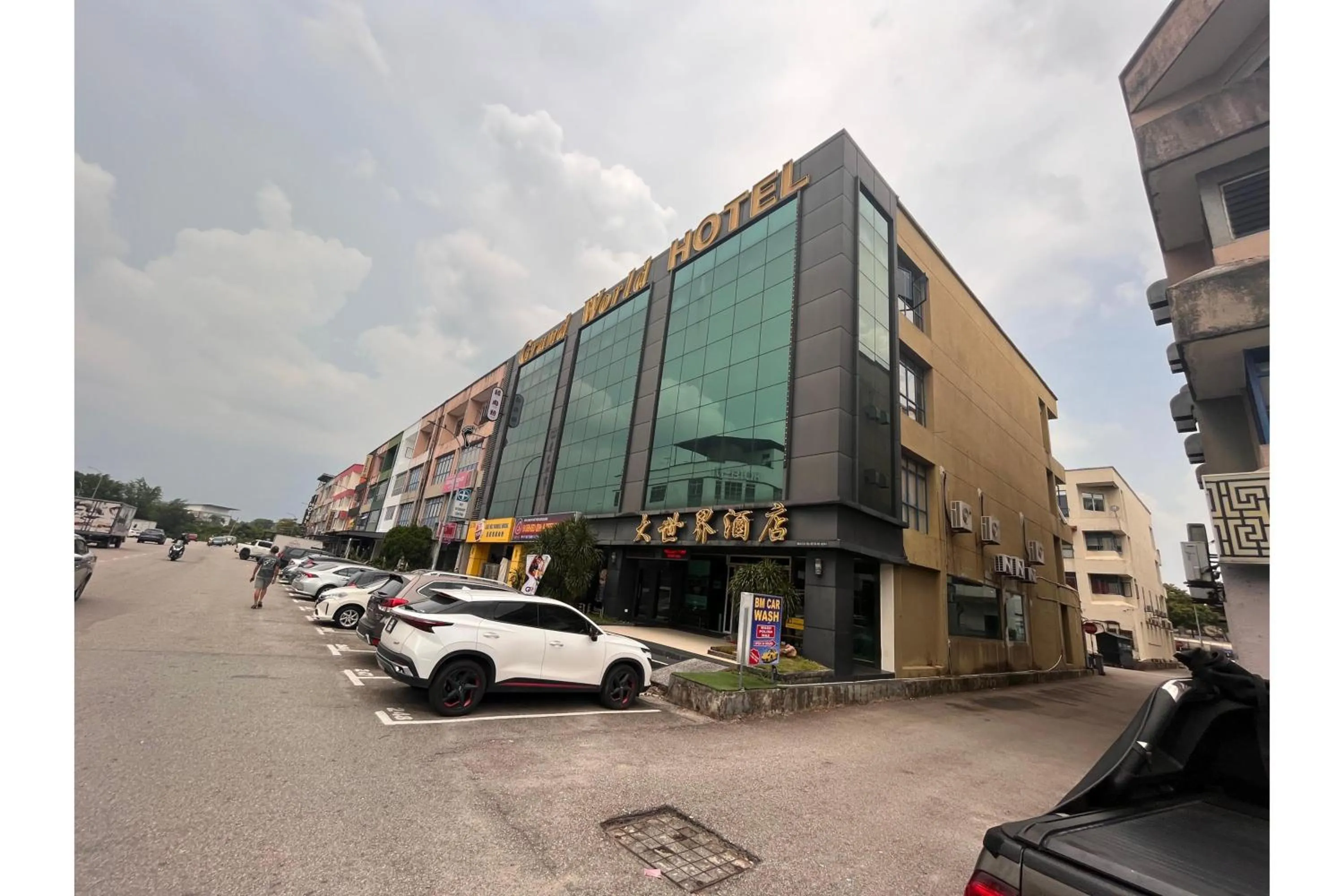 Facade/entrance in Grand World Hotel