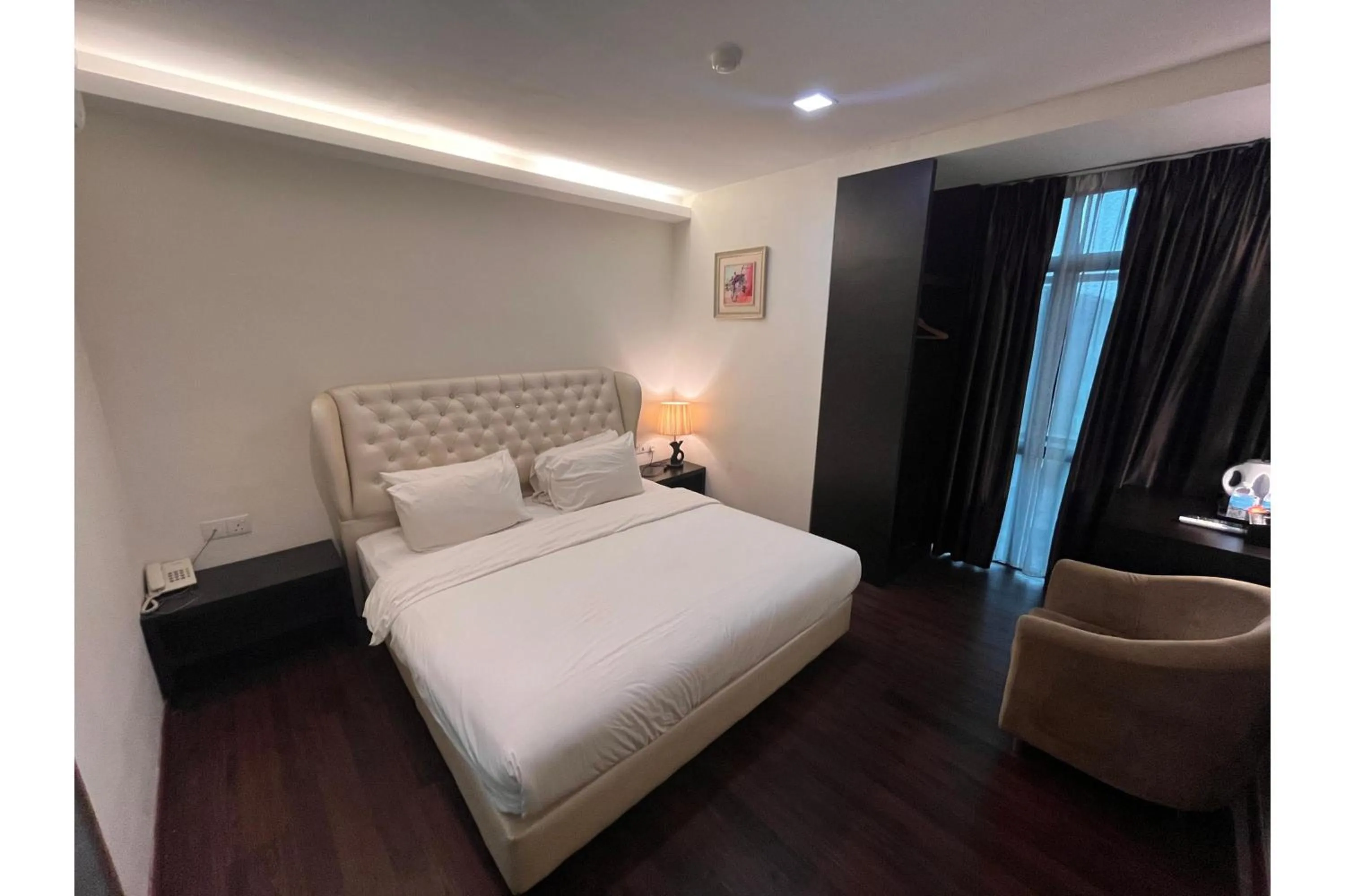 Bedroom, Bed in Grand World Hotel