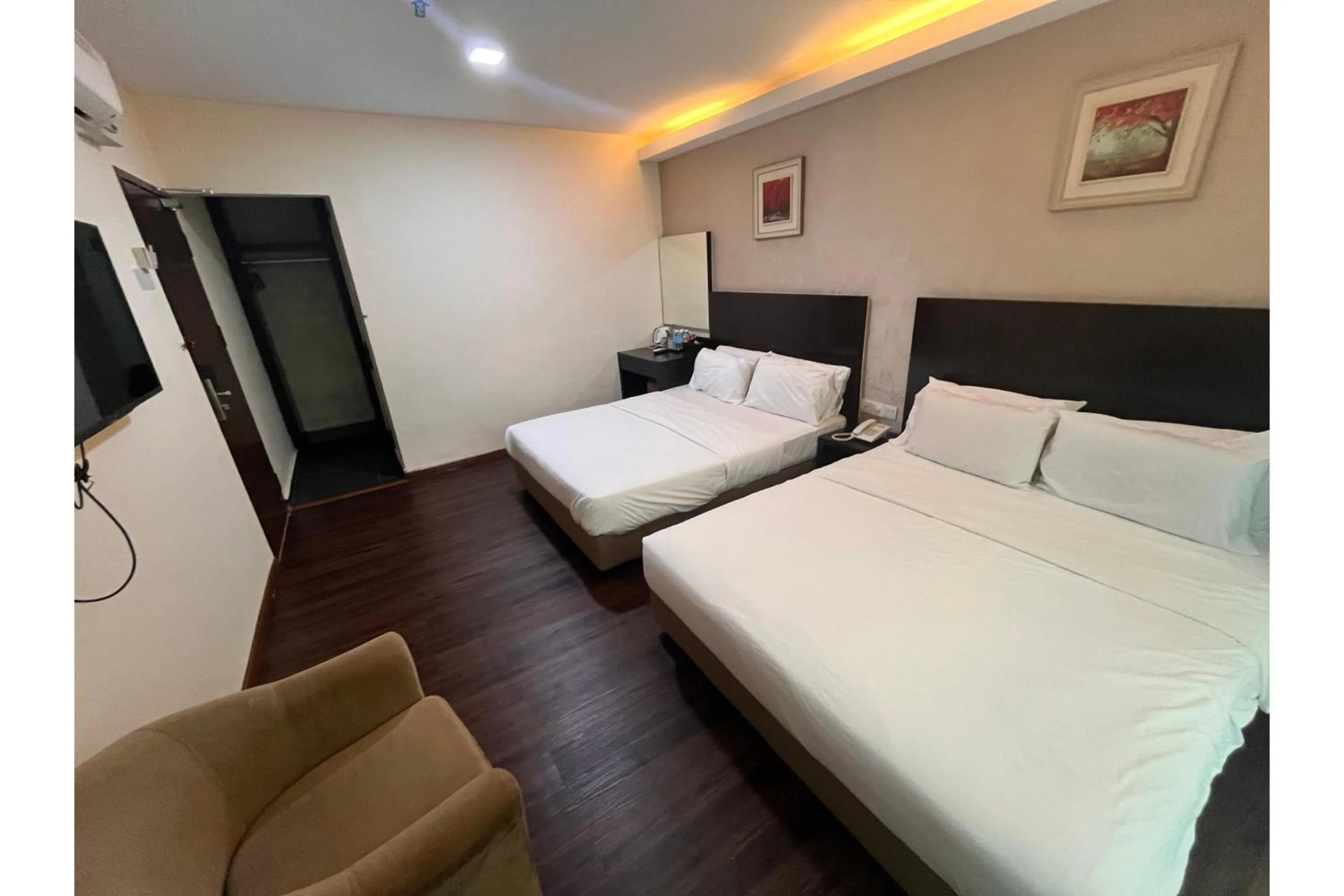 Bedroom, Bed in Grand World Hotel