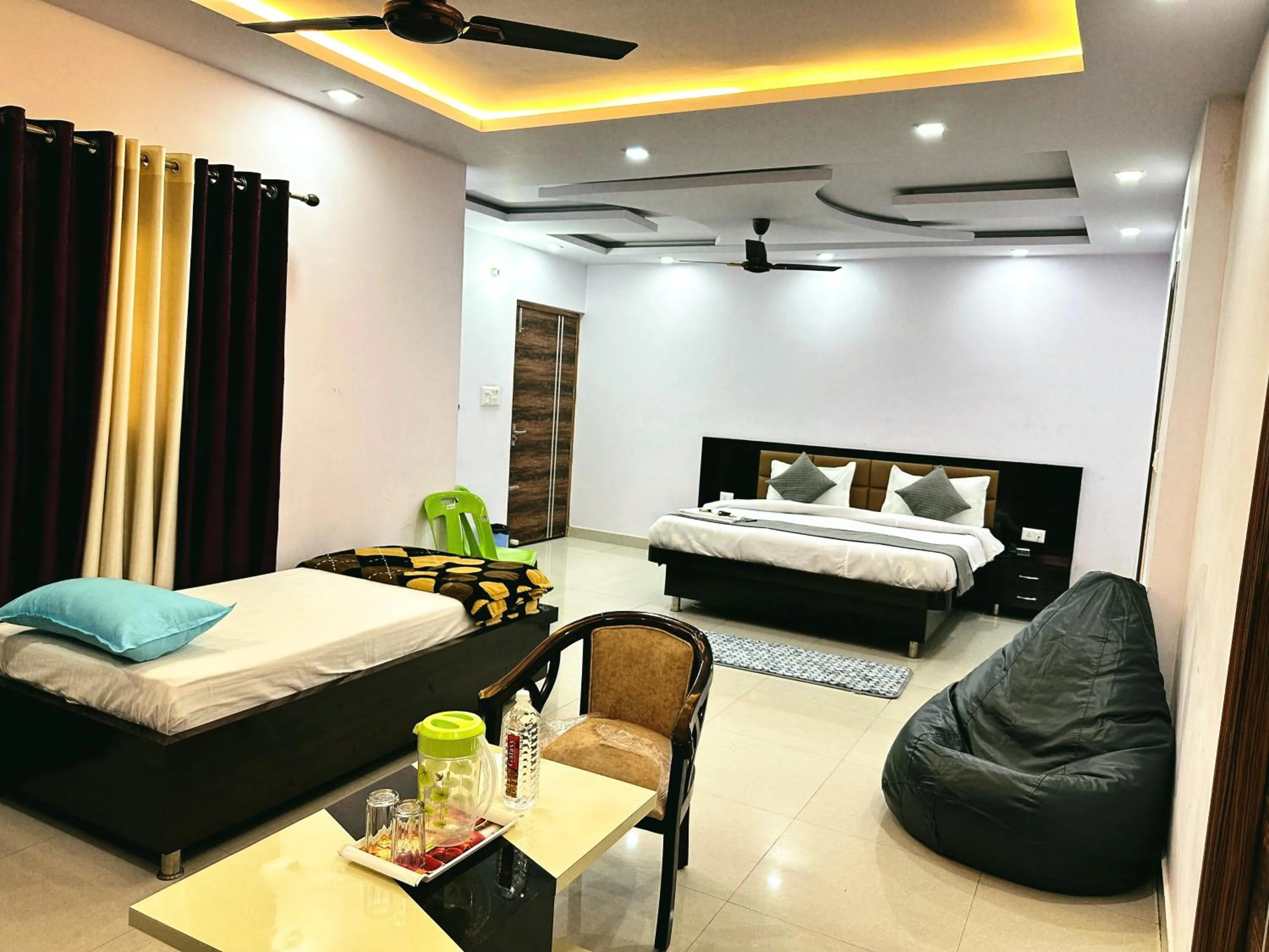 Photo of the whole room, Bed in Hotel Pink Paradise