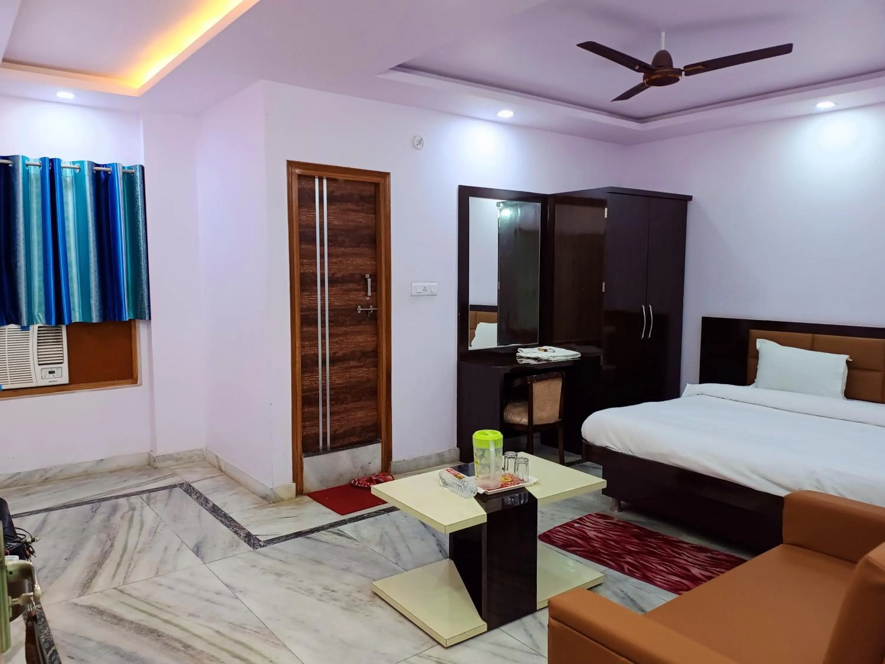 Property building, Bed in Hotel Pink Paradise