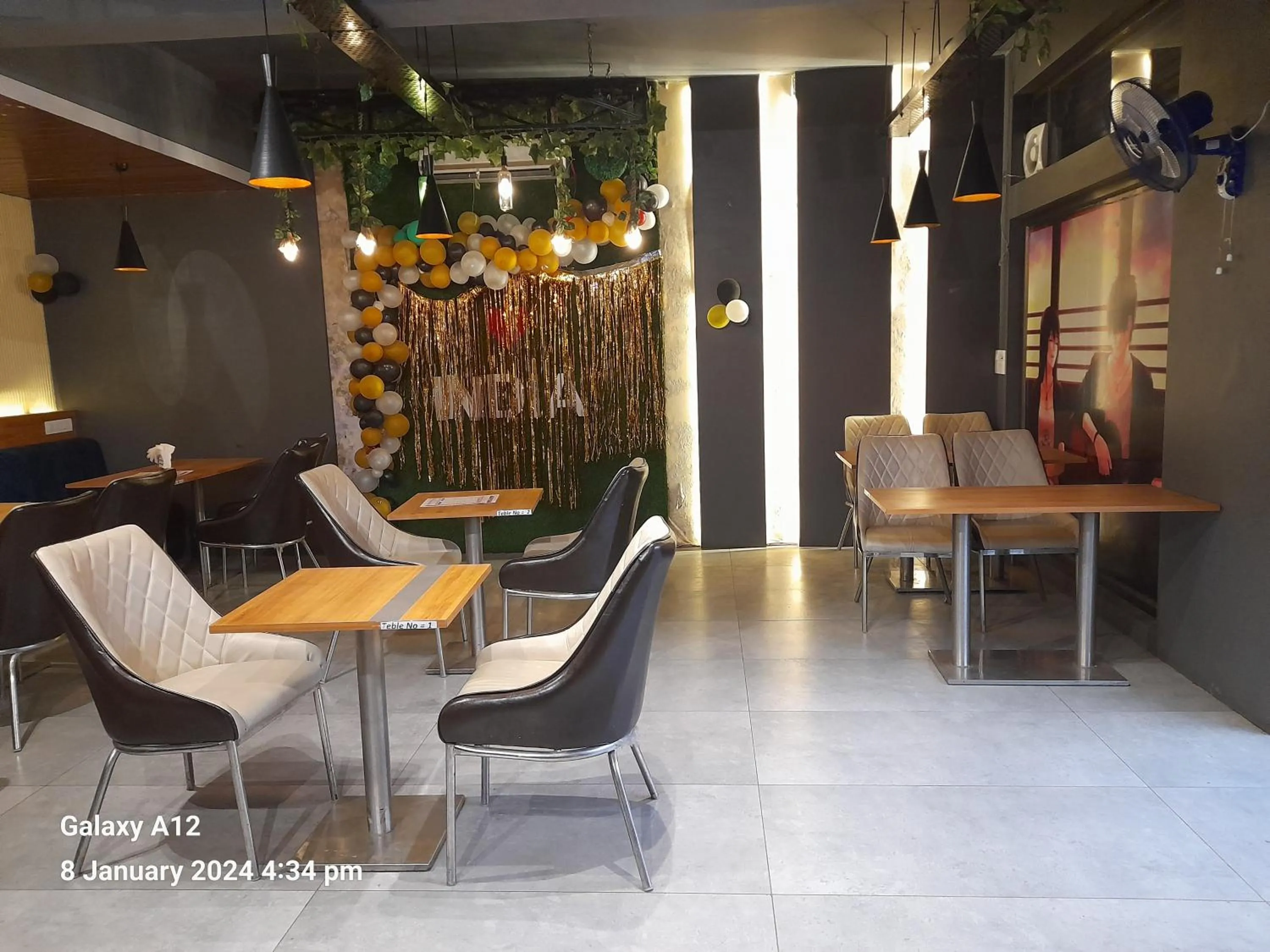 Restaurant/places to eat in Hotel Pink Paradise